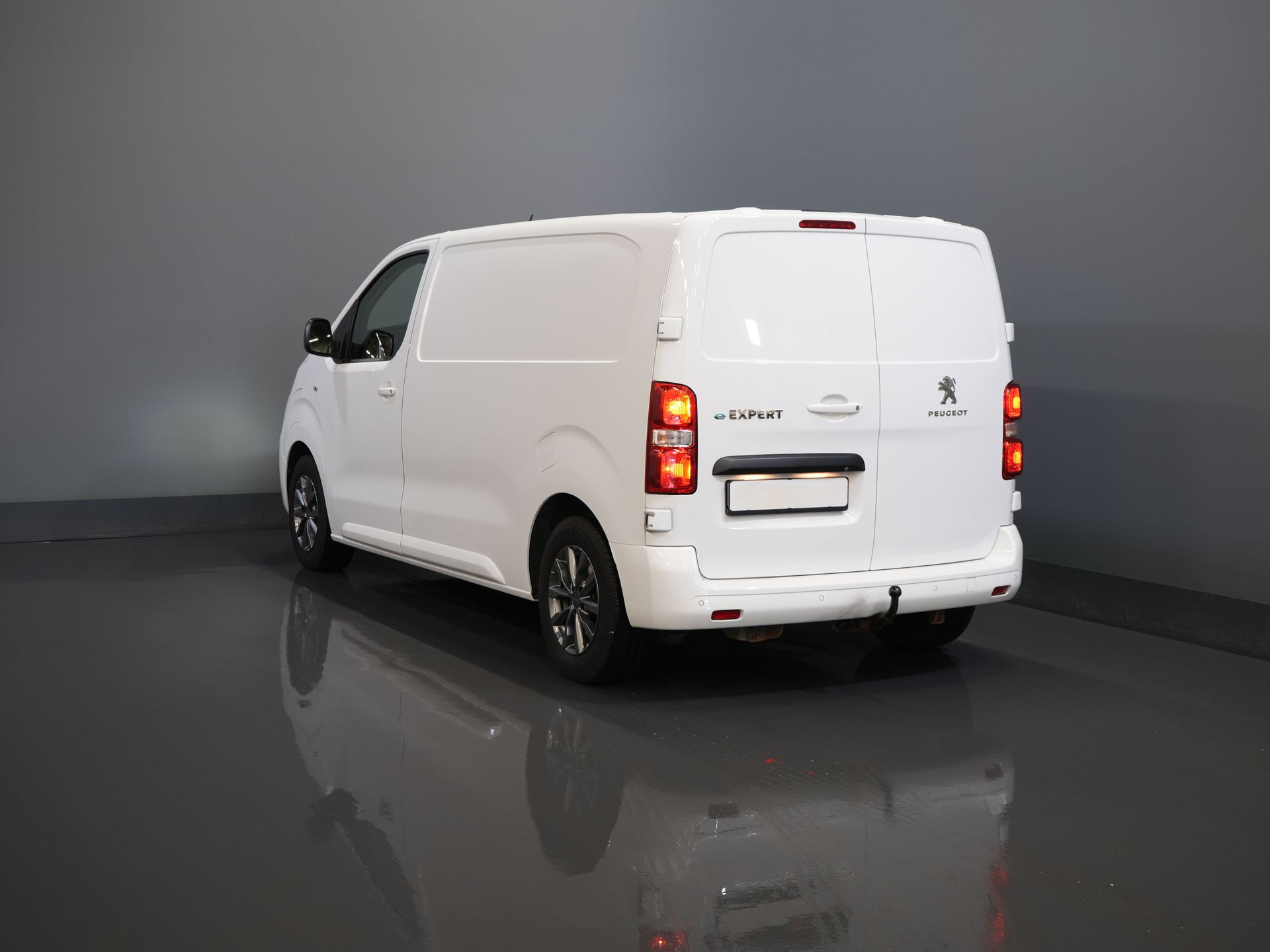 Peugeot e-Expert Bestelbus L2 75 kWh 330 km WLTP Snellader/ Stoelverw./ Navi/ Carplay/ Camera/ Climate/ LMV/ Cruise 1