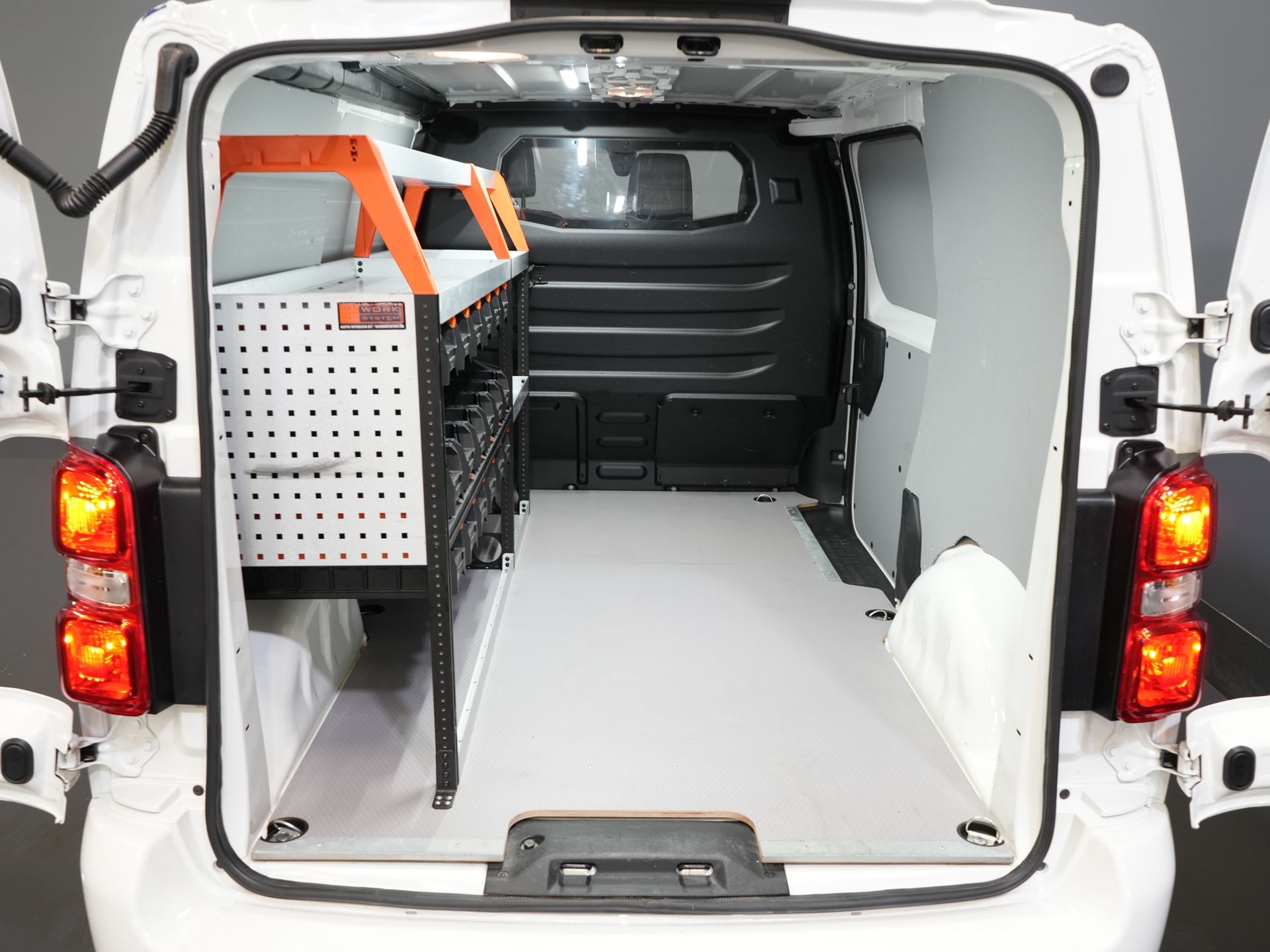 Peugeot e-Expert Bestelbus L2 75 kWh 330 km WLTP Snellader/ Stoelverw./ Navi/ Carplay/ Camera/ Climate/ LMV/ Cruise 14