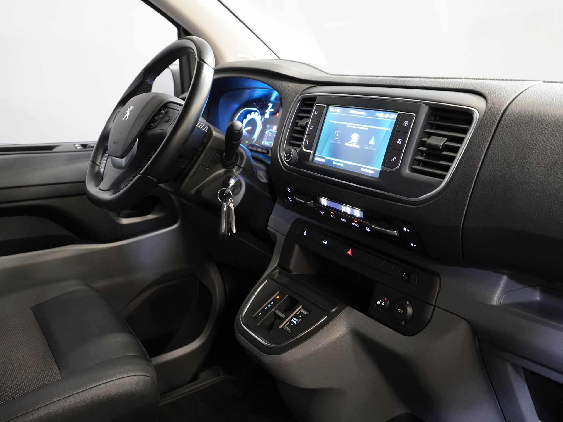 Peugeot e-Expert Bestelbus L2 75 kWh 330 km WLTP Snellader/ Stoelverw./ Navi/ Carplay/ Camera/ Climate/ LMV/ Cruise 2