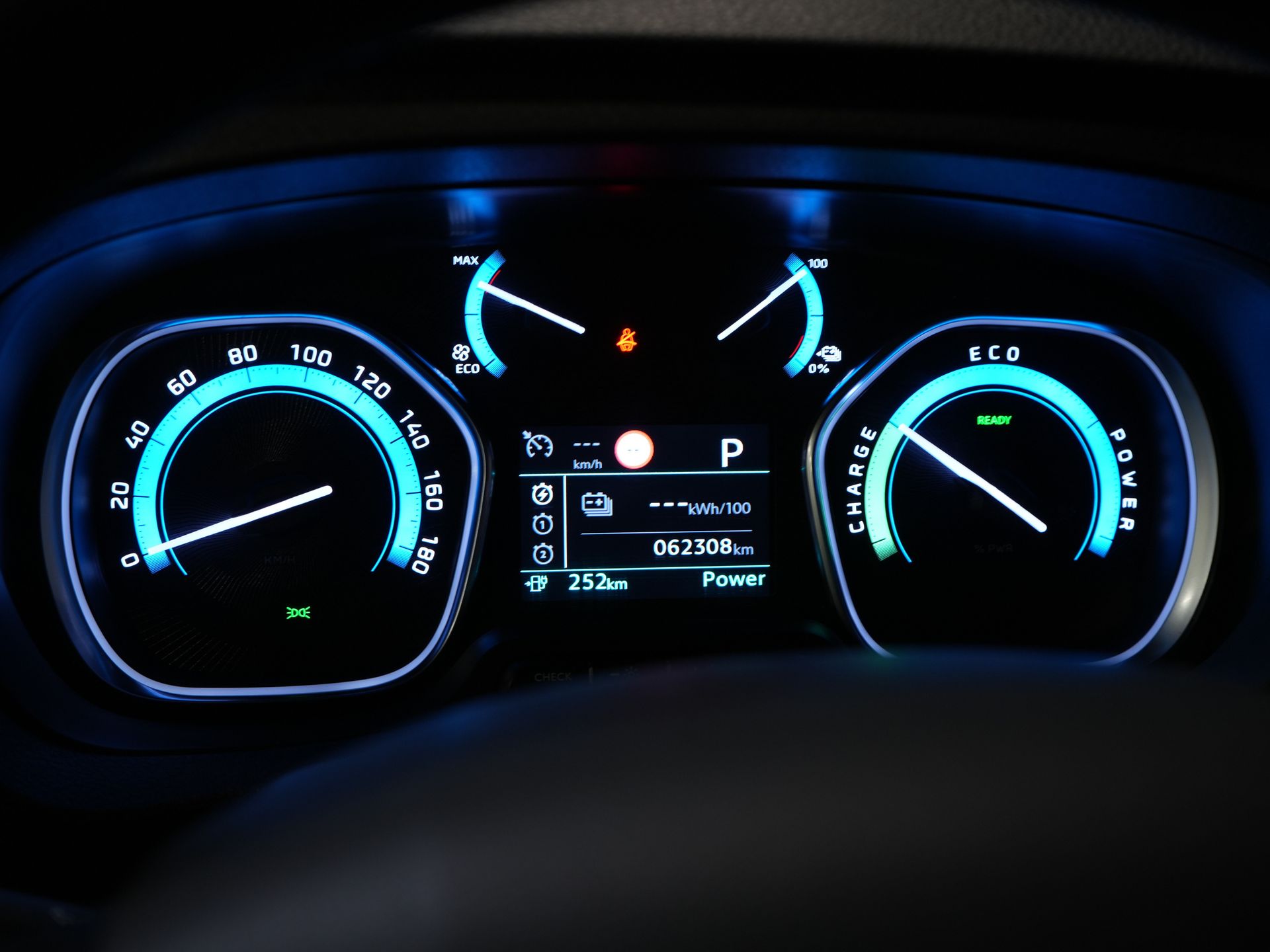 Peugeot e-Expert Bestelbus L2 75 kWh 330 km WLTP Snellader/ Stoelverw./ Navi/ Carplay/ Camera/ Climate/ LMV/ Cruise 20