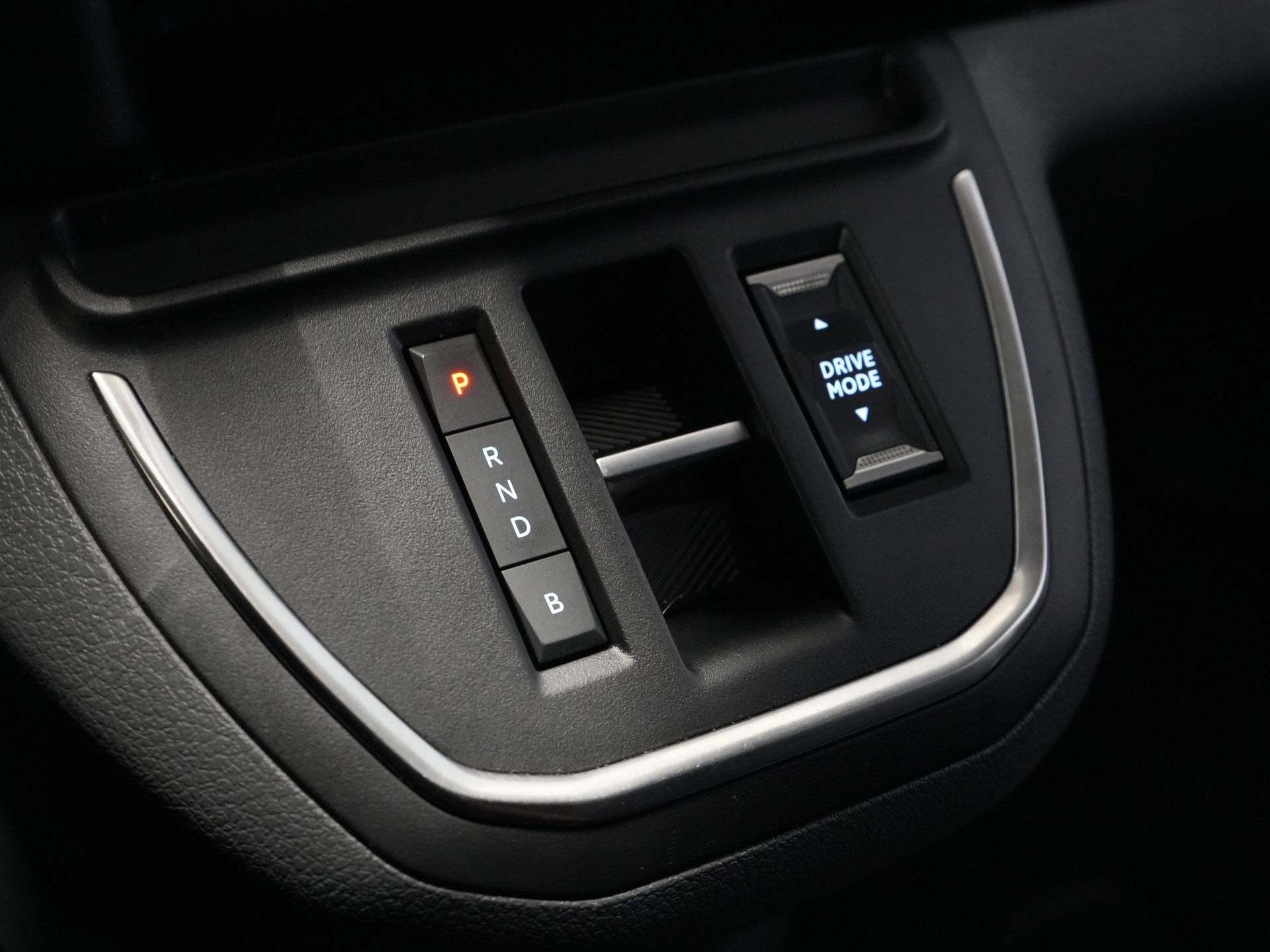 Peugeot e-Expert Bestelbus L2 75 kWh 330 km WLTP Snellader/ Stoelverw./ Navi/ Carplay/ Camera/ Climate/ LMV/ Cruise 21