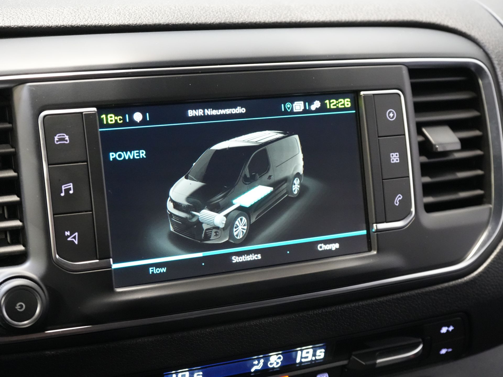 Peugeot e-Expert Bestelbus L2 75 kWh 330 km WLTP Snellader/ Stoelverw./ Navi/ Carplay/ Camera/ Climate/ LMV/ Cruise 24