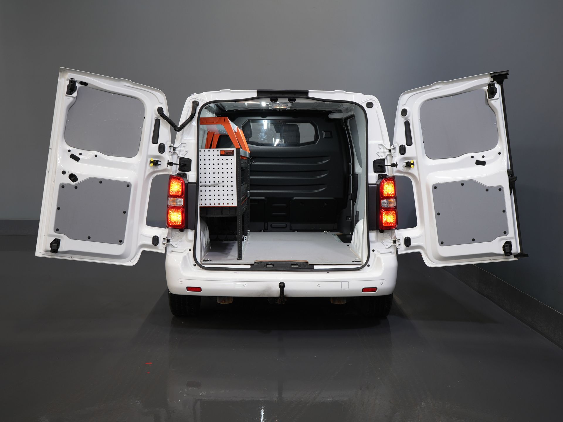 Peugeot e-Expert Bestelbus L2 75 kWh 330 km WLTP Snellader/ Stoelverw./ Navi/ Carplay/ Camera/ Climate/ LMV/ Cruise 4