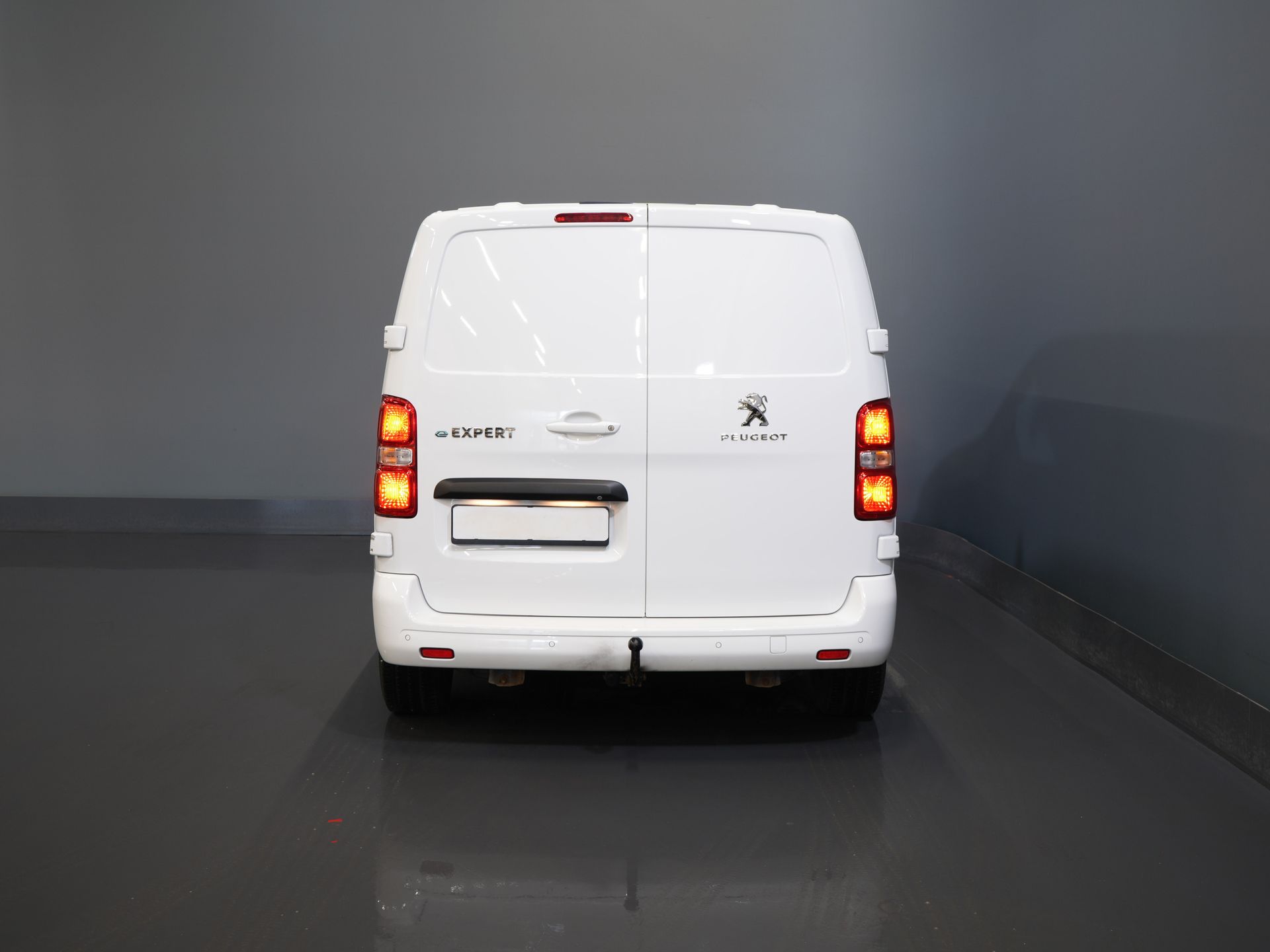 Peugeot e-Expert Bestelbus L2 75 kWh 330 km WLTP Snellader/ Stoelverw./ Navi/ Carplay/ Camera/ Climate/ LMV/ Cruise 5