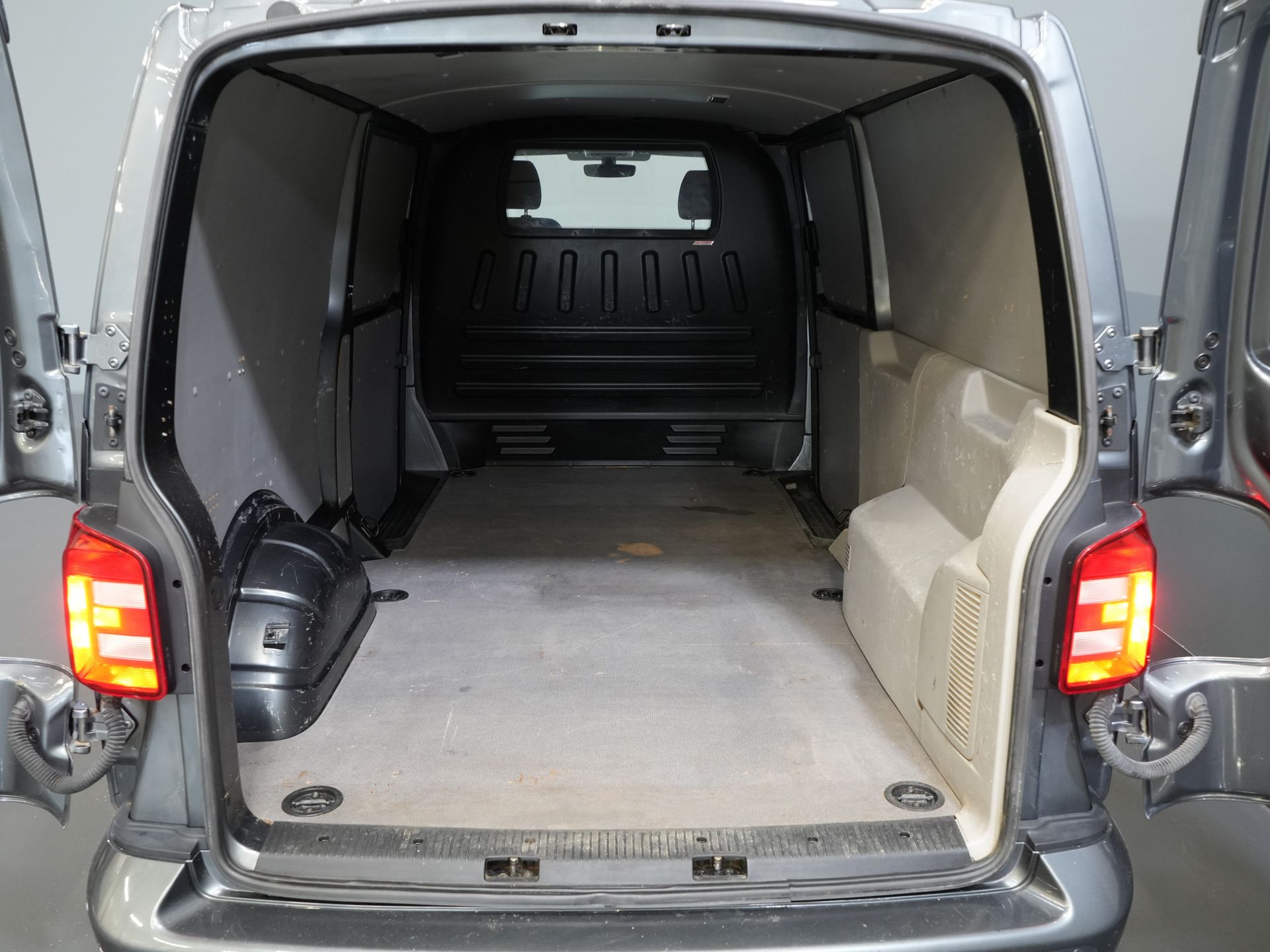 Volkswagen Transporter Bestelbus 2.0 TDI 150 pk DSG Aut. 4Motion L2 BPM VRIJ! 4x4/ 2x Schuifdeur/ LED/ Adapt. Cruise/ Alarm/ Stoelverw./ LMV/ Camera/ Airco 14