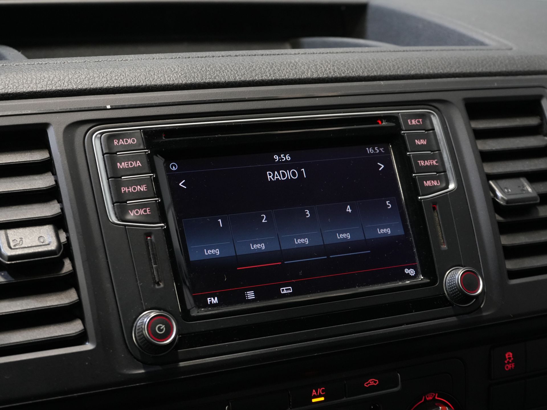 Volkswagen Transporter Bestelbus 2.0 TDI 150 pk DSG Aut. 4Motion L2 BPM VRIJ! 4x4/ 2x Schuifdeur/ LED/ Adapt. Cruise/ Alarm/ Stoelverw./ LMV/ Camera/ Airco 23