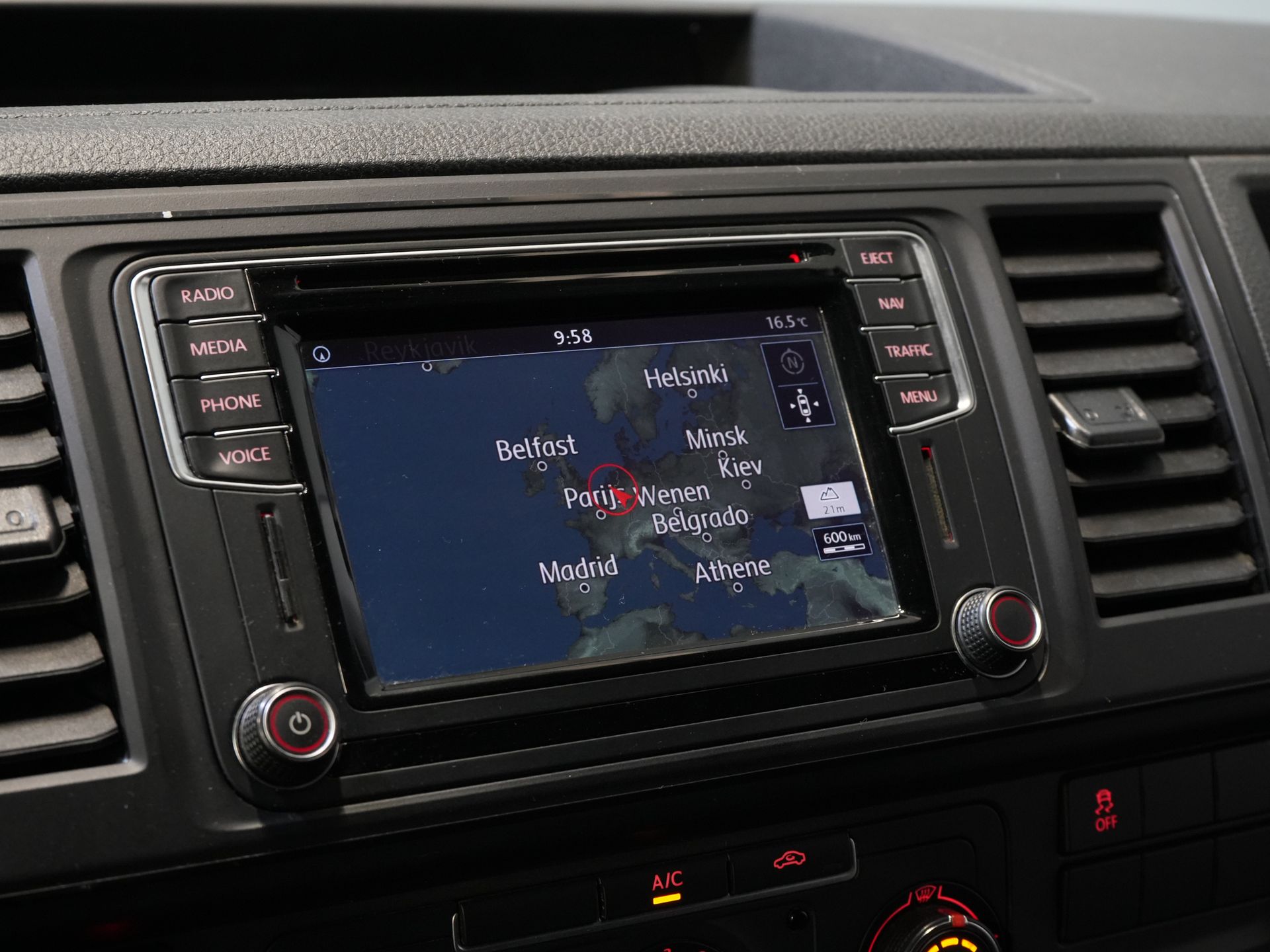 Volkswagen Transporter Bestelbus 2.0 TDI 150 pk DSG Aut. 4Motion L2 BPM VRIJ! 4x4/ 2x Schuifdeur/ LED/ Adapt. Cruise/ Alarm/ Stoelverw./ LMV/ Camera/ Airco 24