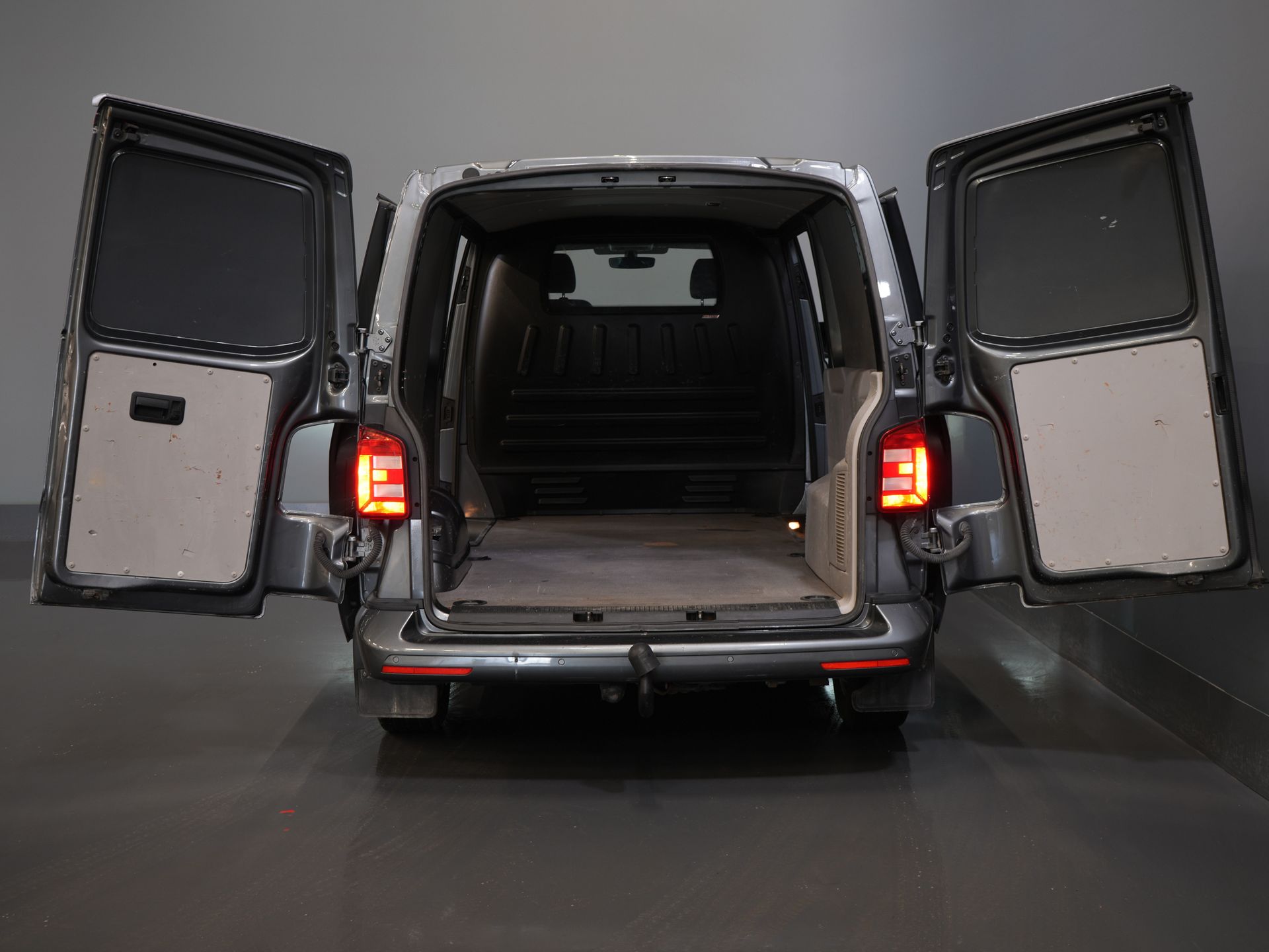 Volkswagen Transporter Bestelbus 2.0 TDI 150 pk DSG Aut. 4Motion L2 BPM VRIJ! 4x4/ 2x Schuifdeur/ LED/ Adapt. Cruise/ Alarm/ Stoelverw./ LMV/ Camera/ Airco 4