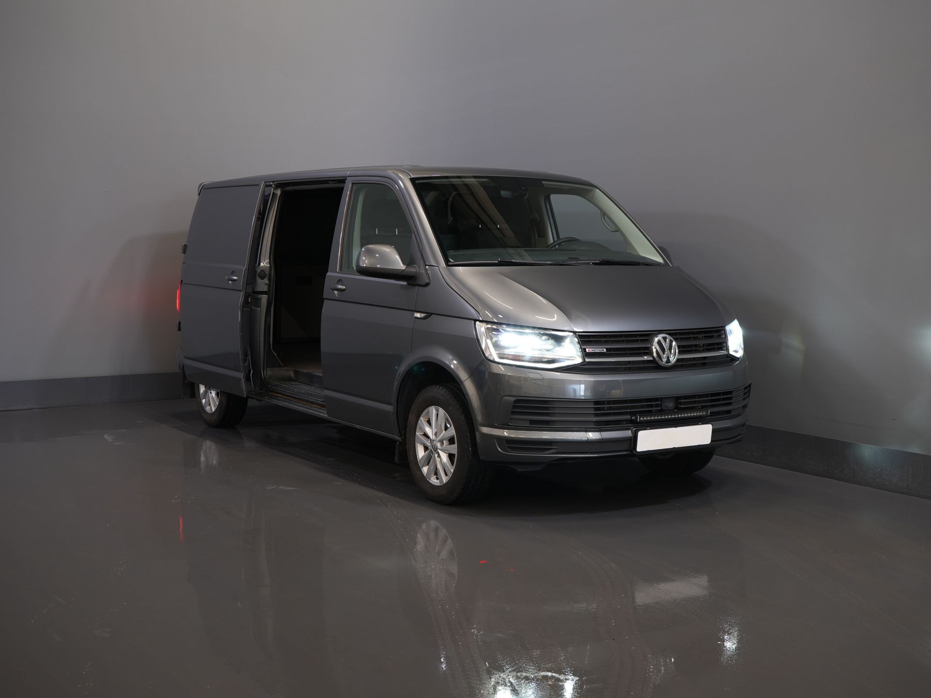 Volkswagen Transporter Bestelbus 2.0 TDI 150 pk DSG Aut. 4Motion L2 BPM VRIJ! 4x4/ 2x Schuifdeur/ LED/ Adapt. Cruise/ Alarm/ Stoelverw./ LMV/ Camera/ Airco 8