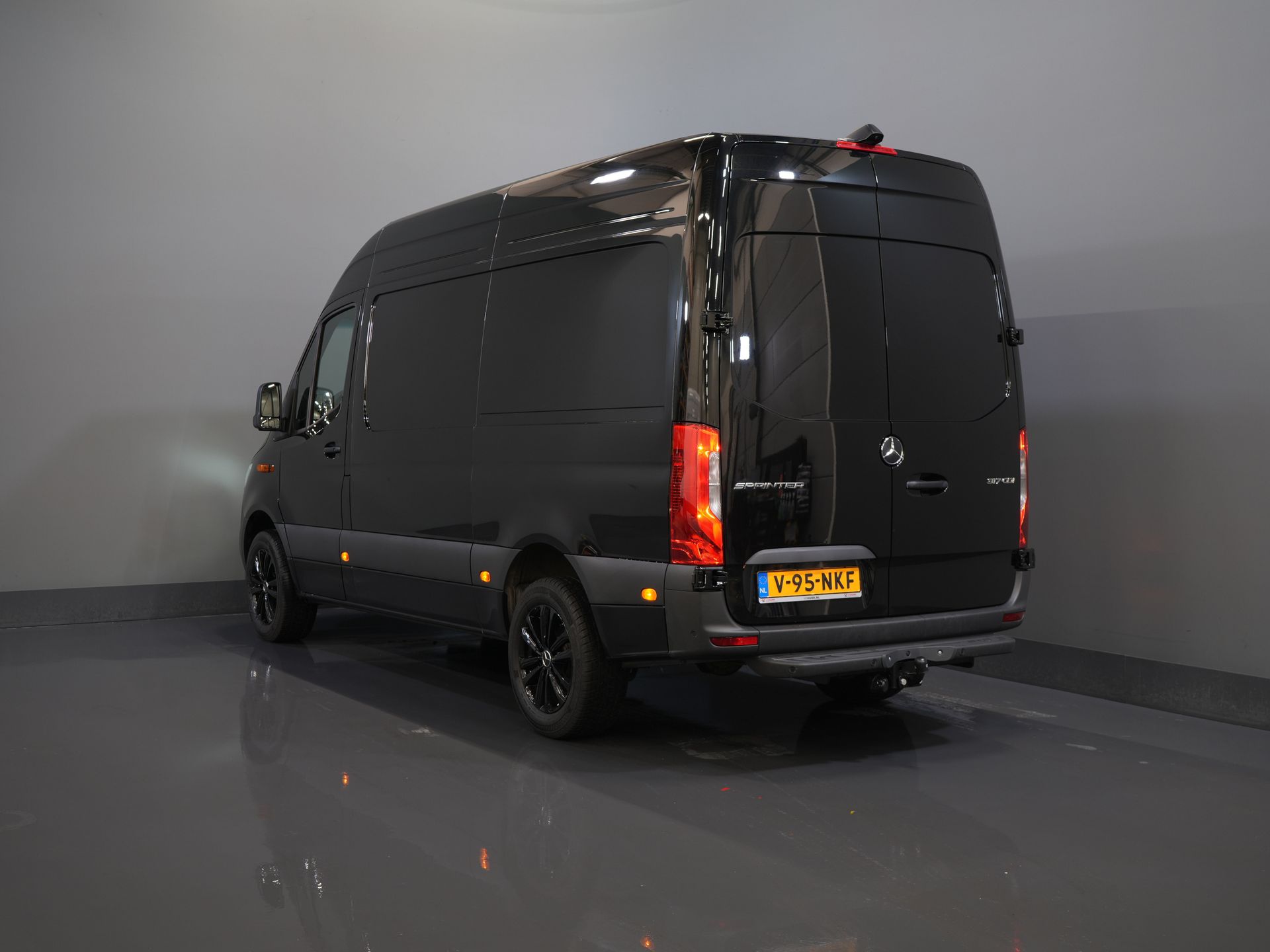 Mercedes-Benz Sprinter Bestelbus 317 Aut. L2H2 BPM VRIJ! (Facelift) 3.5t Trekhaak/ LED/ Gev.Stoel/ 270 Gr.Deuren/ Stoelverw./ Navi/ Camera/ PDC/ Cruise/ Airco 1