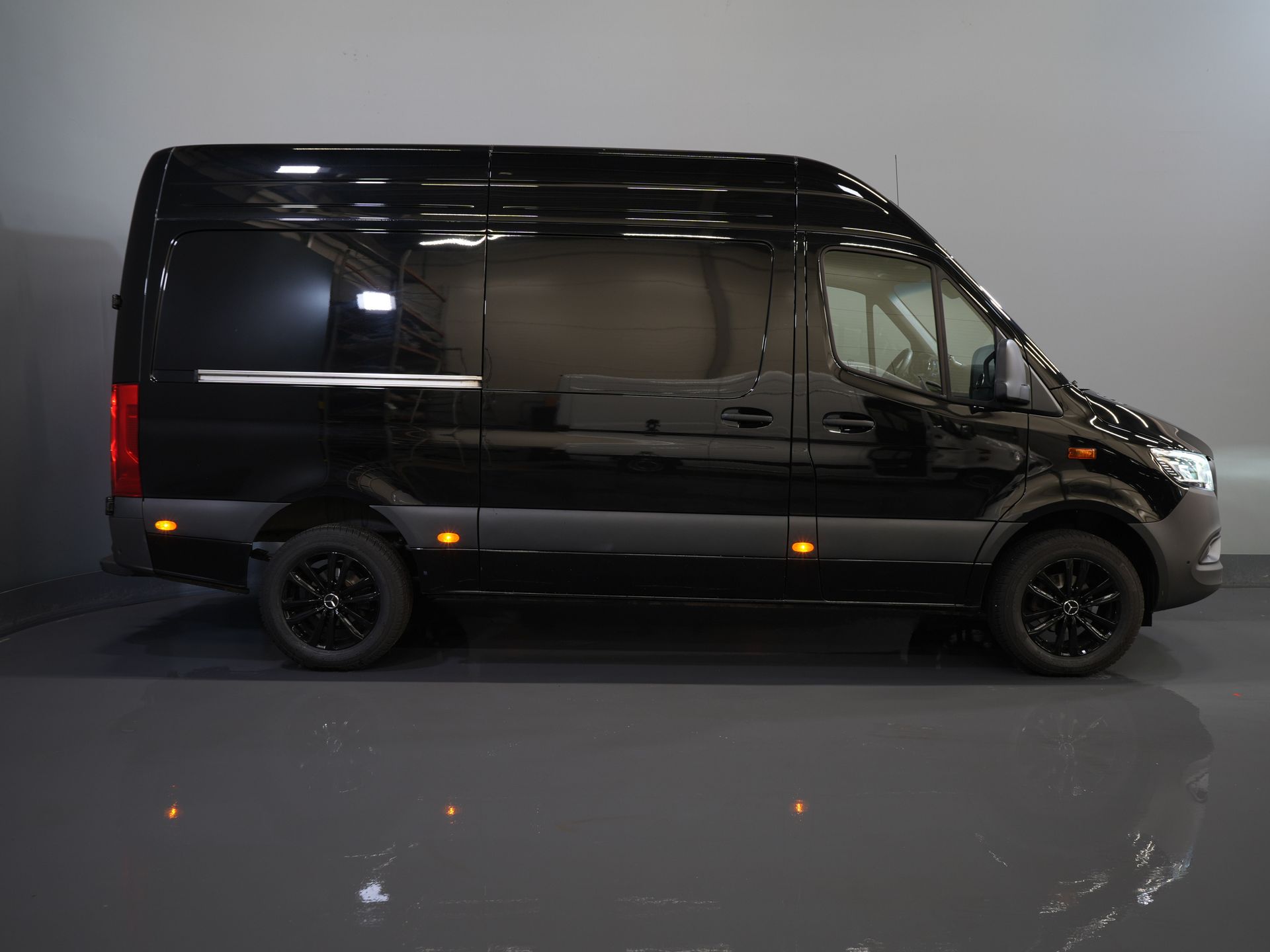 Mercedes-Benz Sprinter Bestelbus 317 Aut. L2H2 BPM VRIJ! (Facelift) 3.5t Trekhaak/ LED/ Gev.Stoel/ 270 Gr.Deuren/ Stoelverw./ Navi/ Camera/ PDC/ Cruise/ Airco 10