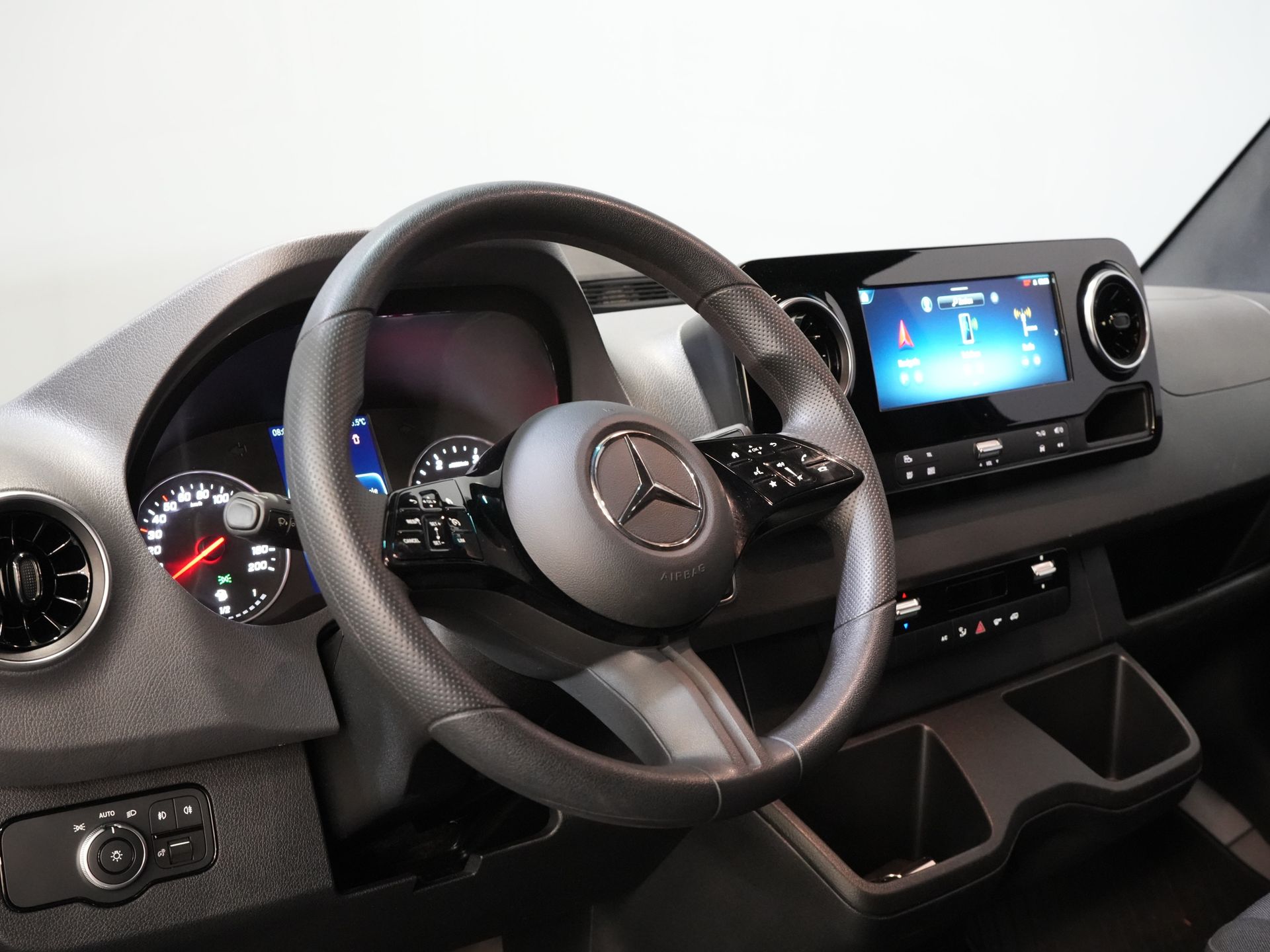 Mercedes-Benz Sprinter Bestelbus 317 Aut. L2H2 BPM VRIJ! (Facelift) 3.5t Trekhaak/ LED/ Gev.Stoel/ 270 Gr.Deuren/ Stoelverw./ Navi/ Camera/ PDC/ Cruise/ Airco 13