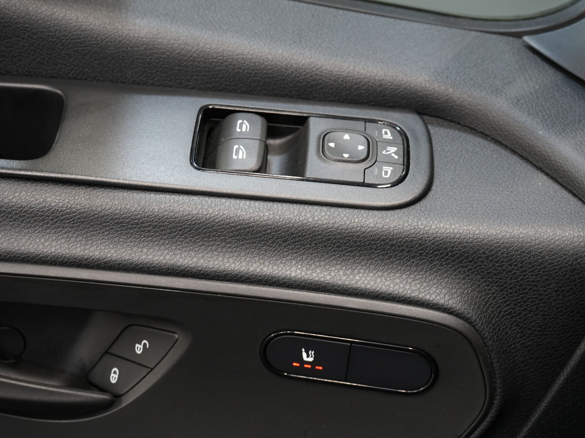 Mercedes-Benz Sprinter Bestelbus 317 Aut. L2H2 BPM VRIJ! (Facelift) 3.5t Trekhaak/ LED/ Gev.Stoel/ 270 Gr.Deuren/ Stoelverw./ Navi/ Camera/ PDC/ Cruise/ Airco 18