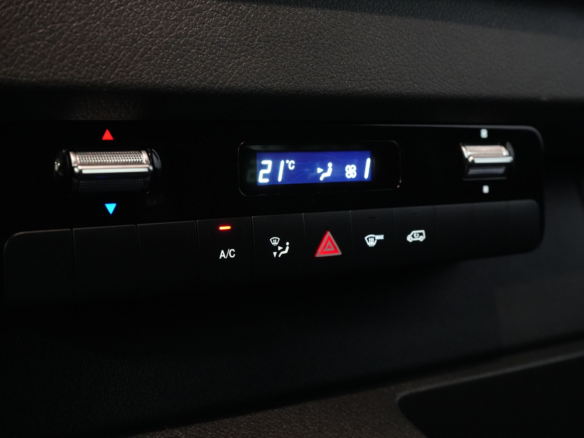 Mercedes-Benz Sprinter Bestelbus 317 Aut. L2H2 BPM VRIJ! (Facelift) 3.5t Trekhaak/ LED/ Gev.Stoel/ 270 Gr.Deuren/ Stoelverw./ Navi/ Camera/ PDC/ Cruise/ Airco 21