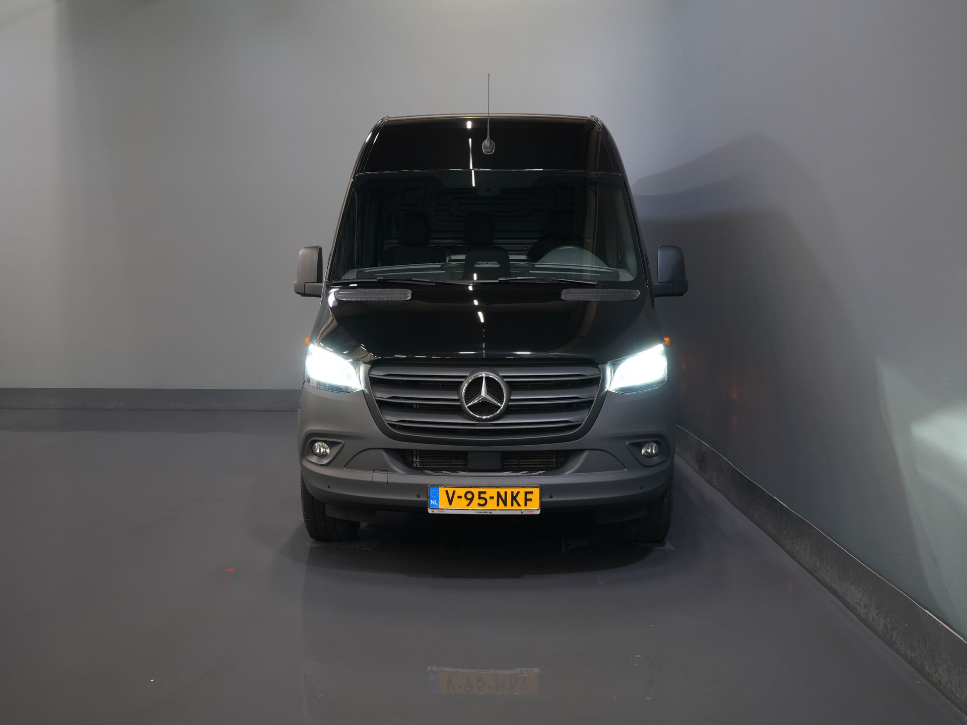 Mercedes-Benz Sprinter Bestelbus 317 Aut. L2H2 BPM VRIJ! (Facelift) 3.5t Trekhaak/ LED/ Gev.Stoel/ 270 Gr.Deuren/ Stoelverw./ Navi/ Camera/ PDC/ Cruise/ Airco 6