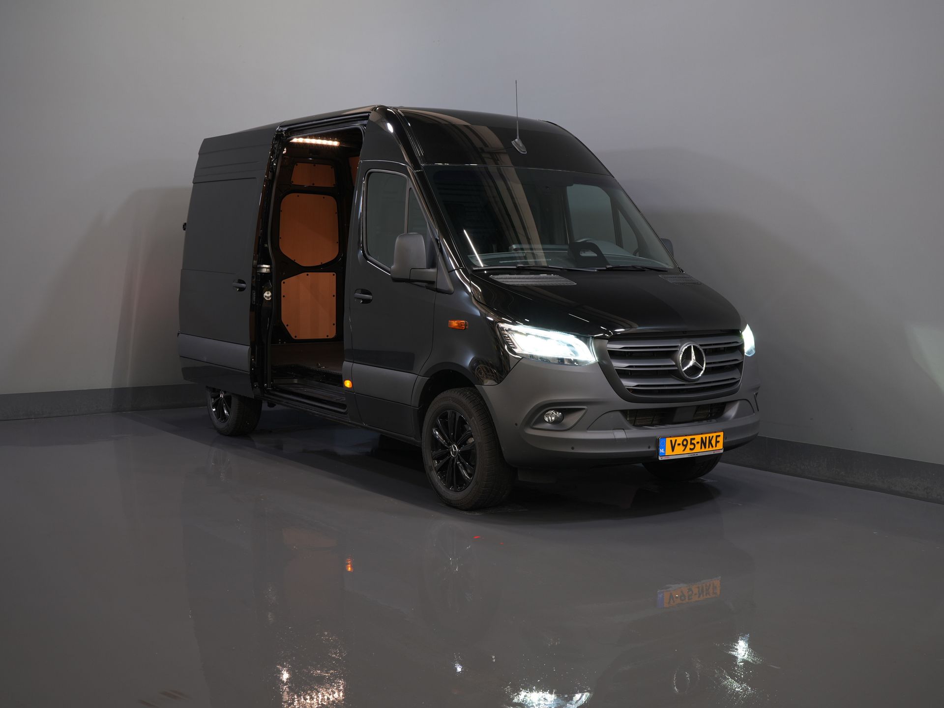 Mercedes-Benz Sprinter Bestelbus 317 Aut. L2H2 BPM VRIJ! (Facelift) 3.5t Trekhaak/ LED/ Gev.Stoel/ 270 Gr.Deuren/ Stoelverw./ Navi/ Camera/ PDC/ Cruise/ Airco 8