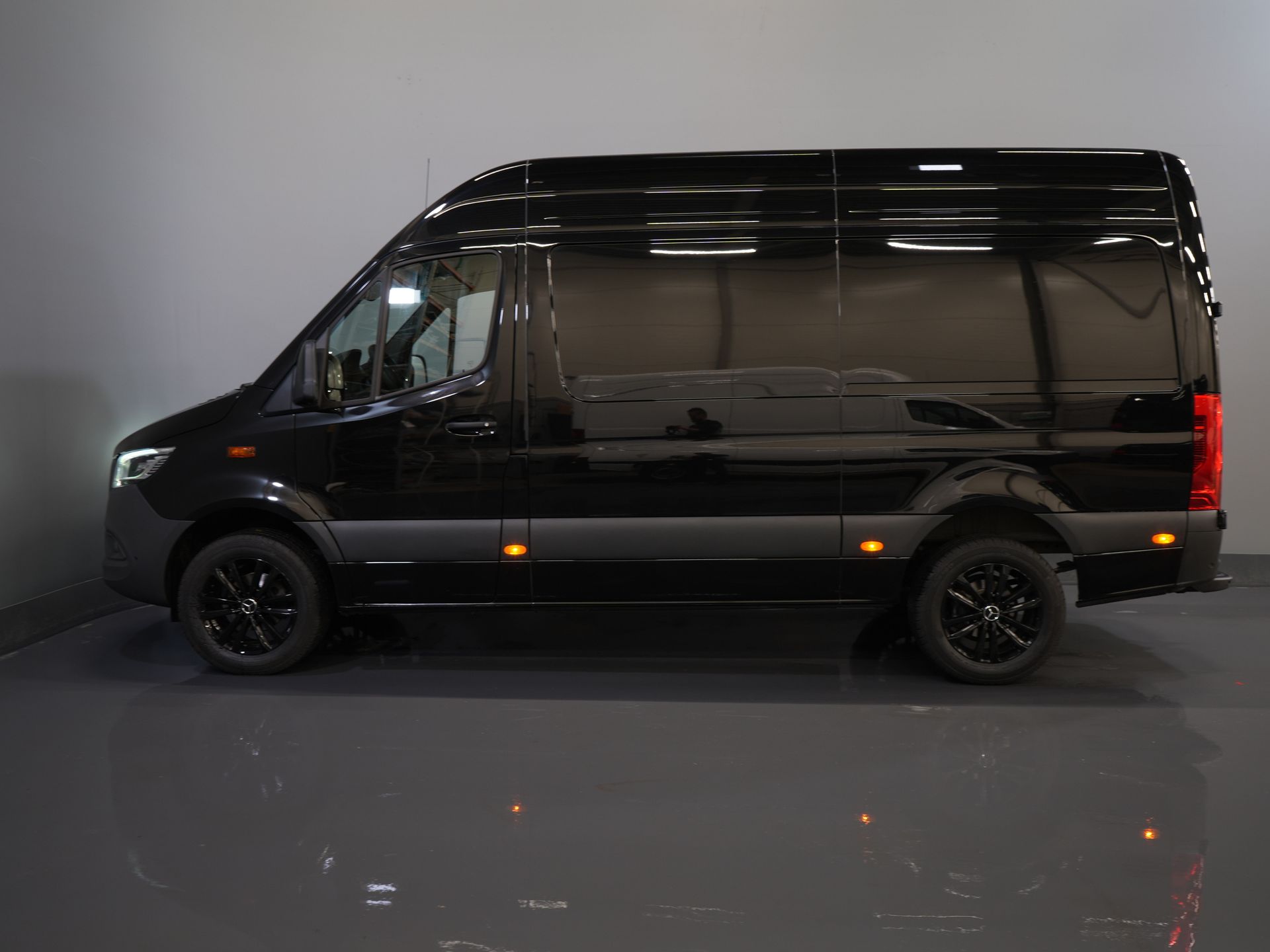 Mercedes-Benz Sprinter Bestelbus 317 Aut. L2H2 BPM VRIJ! (Facelift) 3.5t Trekhaak/ LED/ Gev.Stoel/ 270 Gr.Deuren/ Stoelverw./ Navi/ Camera/ PDC/ Cruise/ Airco 9