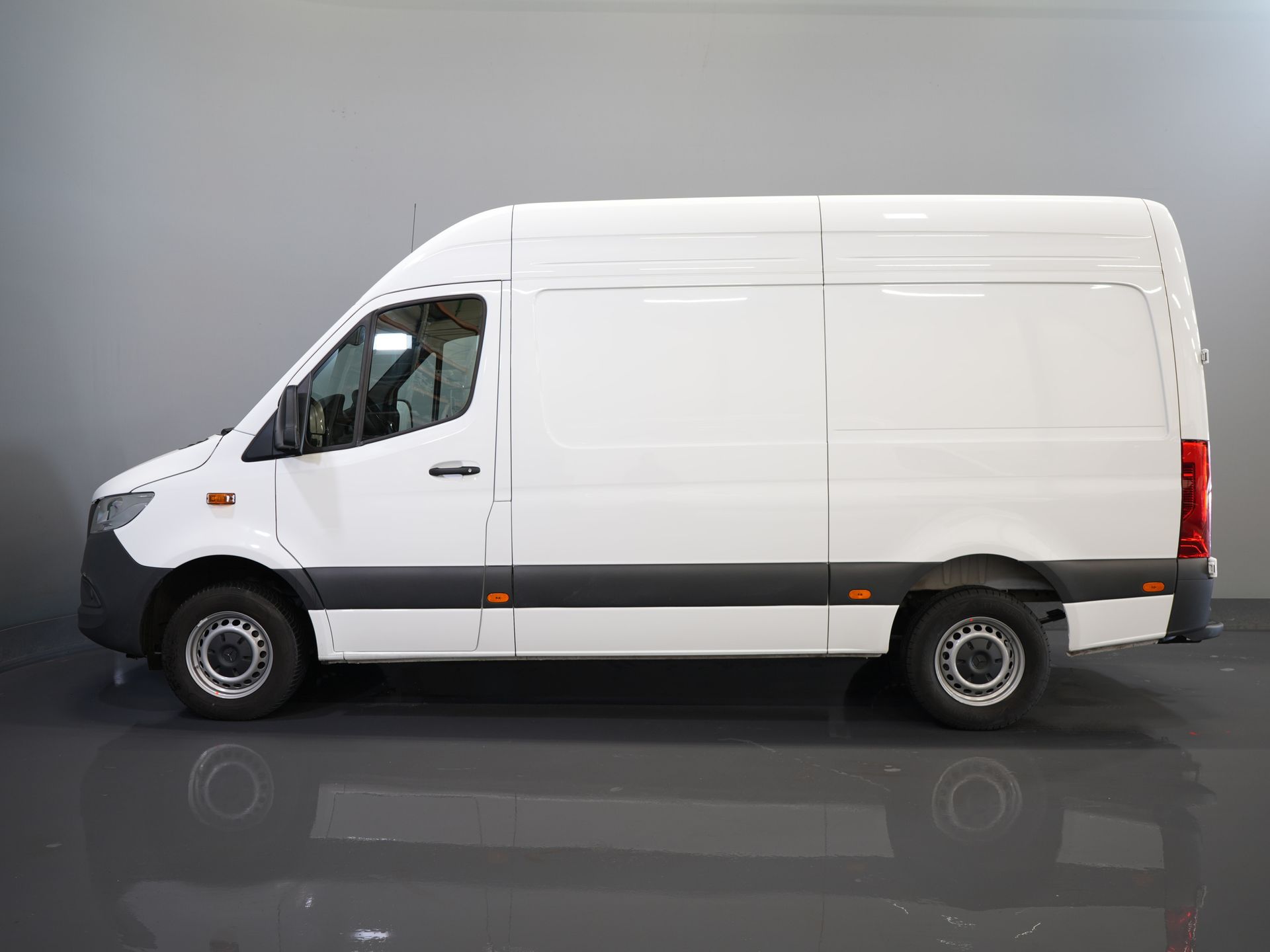 Mercedes-Benz Sprinter Bestelbus 317 CDI Aut. L2H2 BPM VRIJ! Gev.Stoel/ 270 Gr.Deuren/ Stoelverw./ Navi/ Camera/ Cruise/ DAB 9