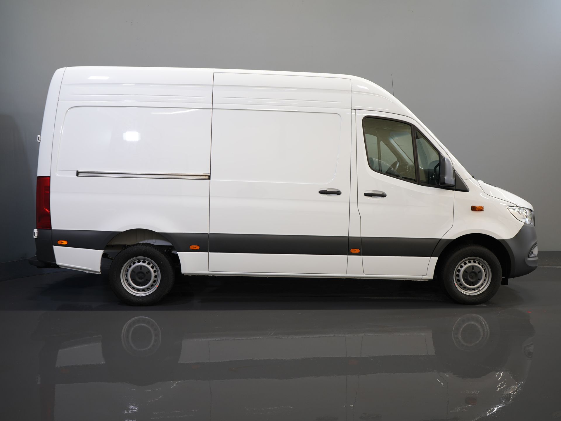 Mercedes-Benz Sprinter Bestelbus 317 CDI Aut. L2H2 BPM VRIJ! Gev.Stoel/ 270 Gr.Deuren/ Stoelverw./ Navi/ Camera/ Cruise/ DAB 10