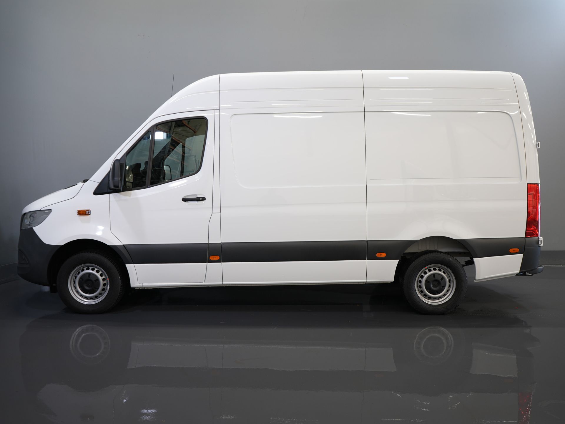 Mercedes-Benz Sprinter Bestelbus 317 CDI Aut. L2H2 BPM VRIJ! Gev.Stoel/ 270 Gr.Deuren/ Stoelverw./ Navi/ Camera/ Cruise/ DAB 9