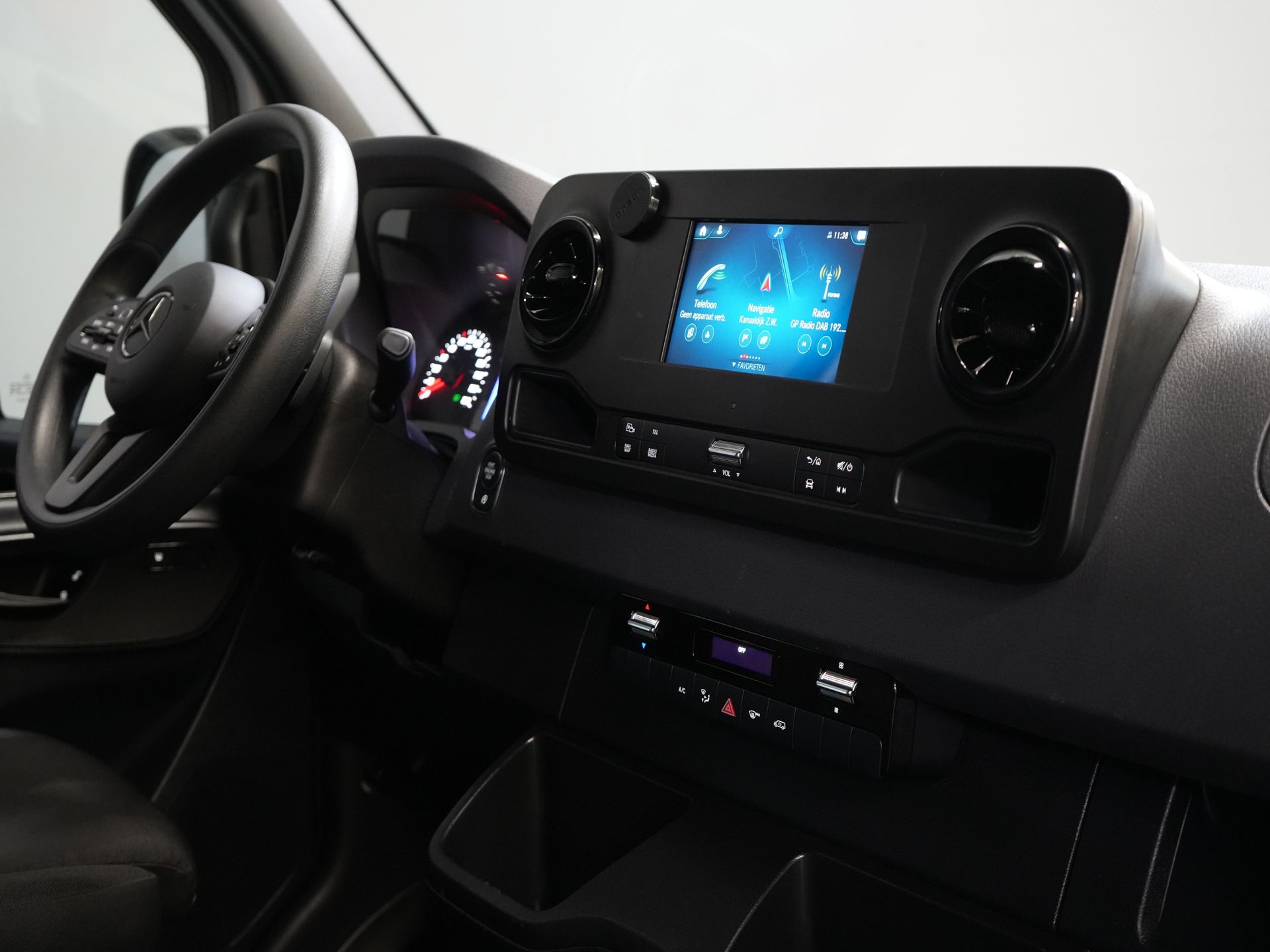 Mercedes-Benz Sprinter Bestelbus 317 CDI Aut. L2H2 BPM VRIJ! Carplay/ Gev.Stoel/ 270 Gr.Deuren/ Stoelverw./ Navi/ Camera/ PDC/ Cruise/ DAB 2