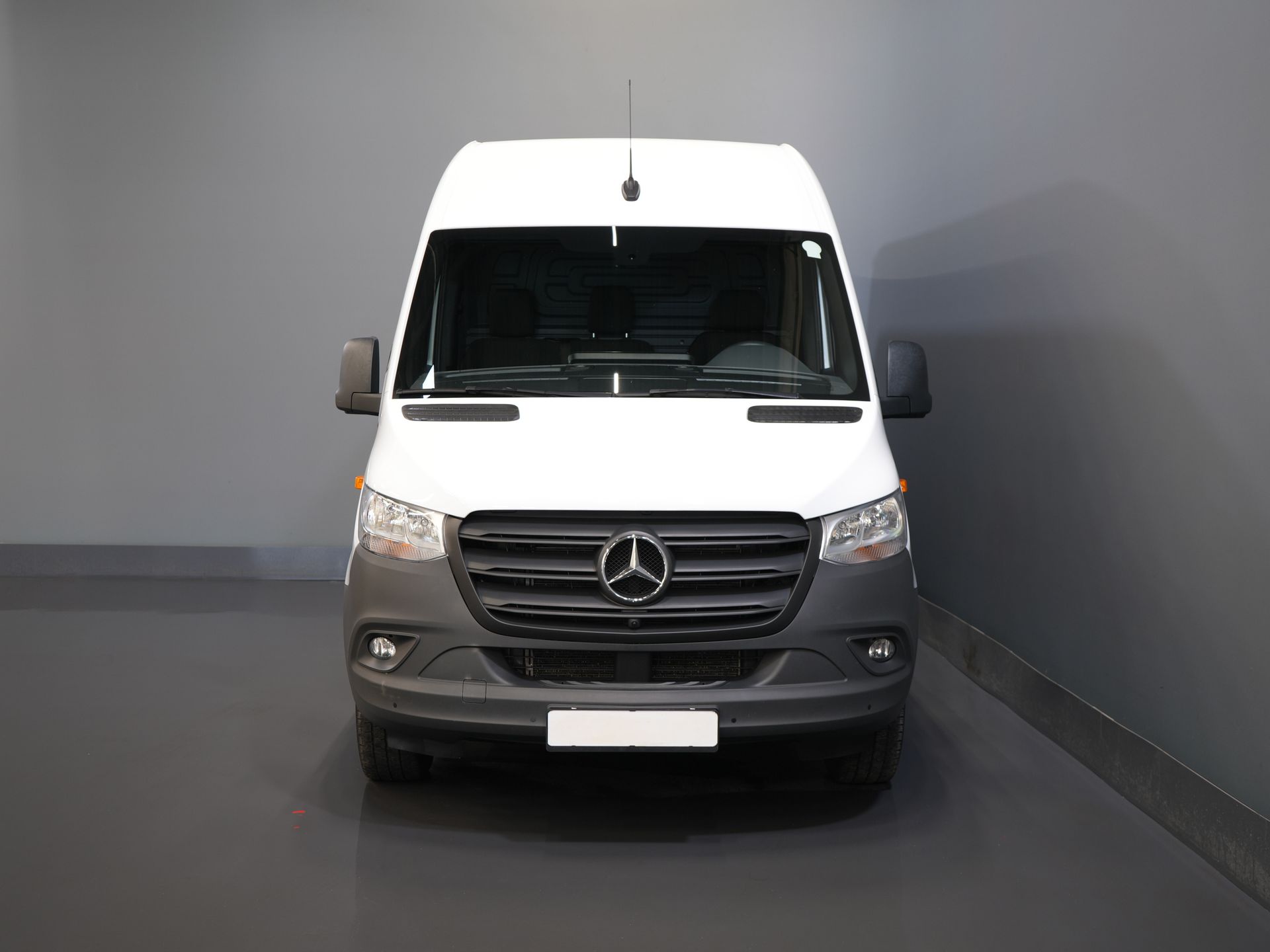 Mercedes-Benz Sprinter Bestelbus 317 CDI Aut. L2H2 BPM VRIJ! Carplay/ Gev.Stoel/ 270 Gr.Deuren/ Stoelverw./ Navi/ Camera/ PDC/ Cruise/ DAB 6