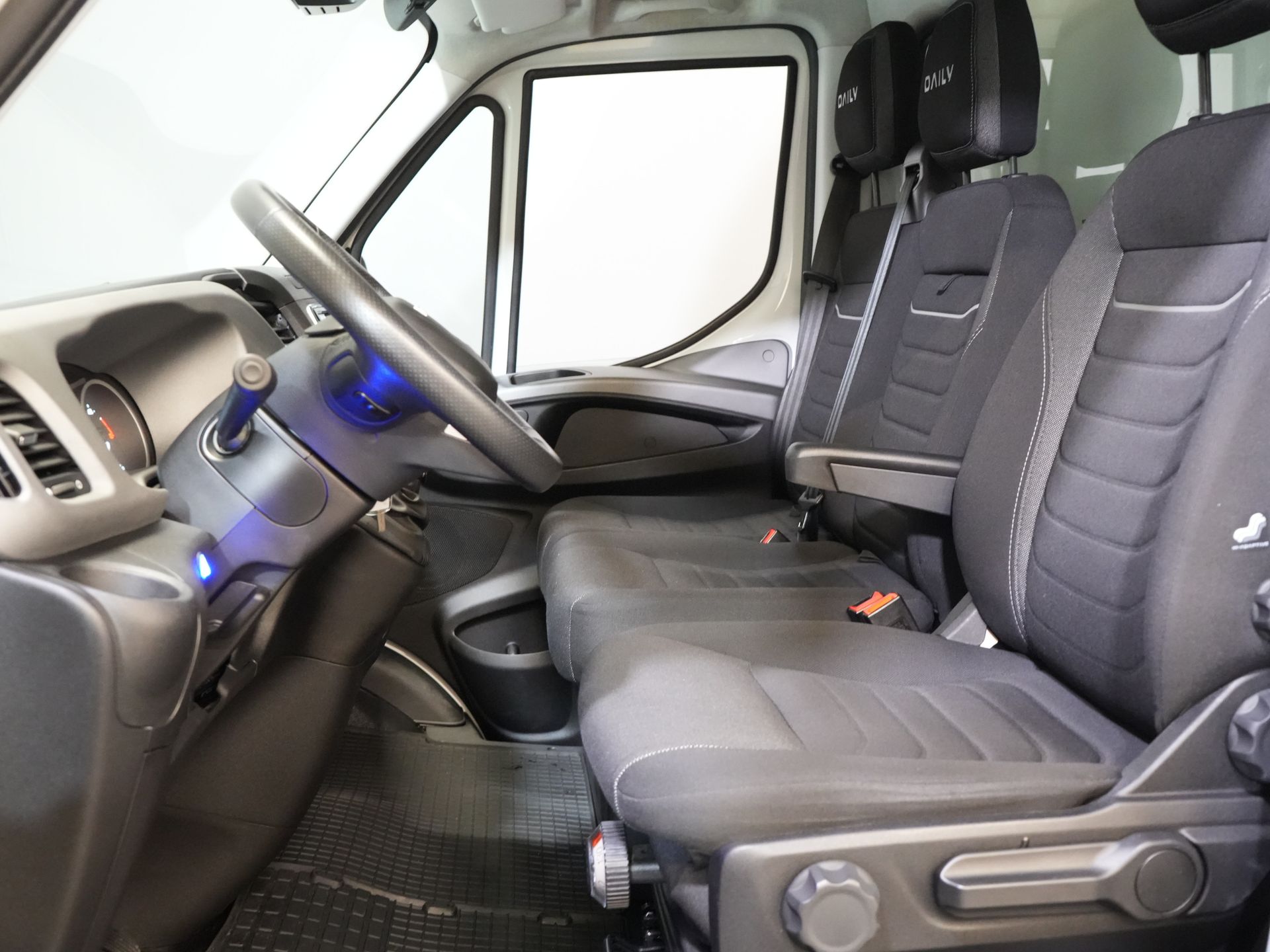 Iveco Daily Bakwagen 35S18HV 3.0 Aut. ZF BPM VRIJ! Bakwagen Laadklep/ Zijdeur/ LED/ Spoiler/ 3.5T trekverm./ Gev.Stoel/ Adapt.Cruise/ Navi/ Carplay/  11