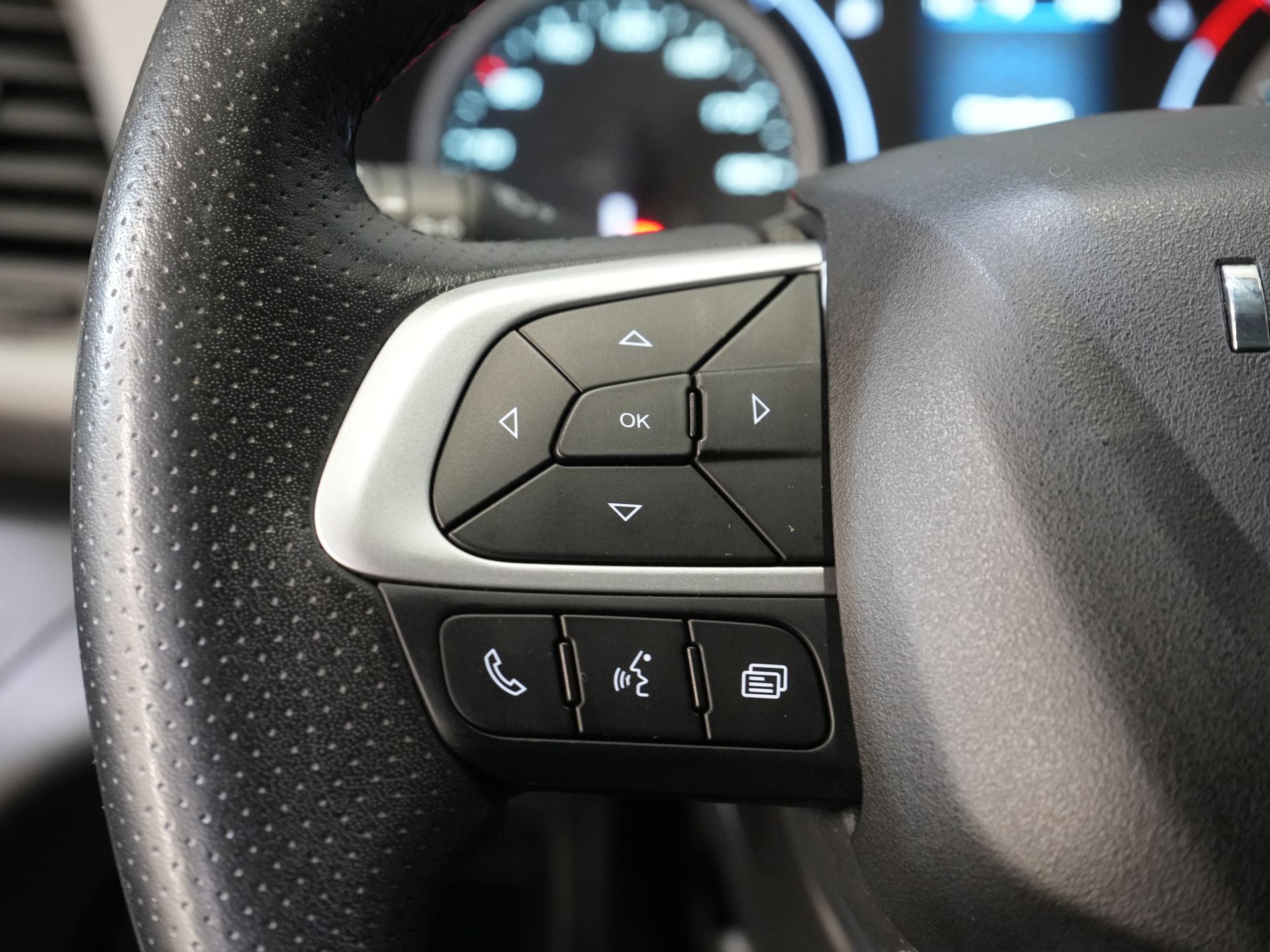 Iveco Daily Bakwagen 35S18HV 3.0 Aut. ZF BPM VRIJ! Bakwagen Laadklep/ Zijdeur/ LED/ Spoiler/ 3.5T trekverm./ Gev.Stoel/ Adapt.Cruise/ Navi/ Carplay/  17