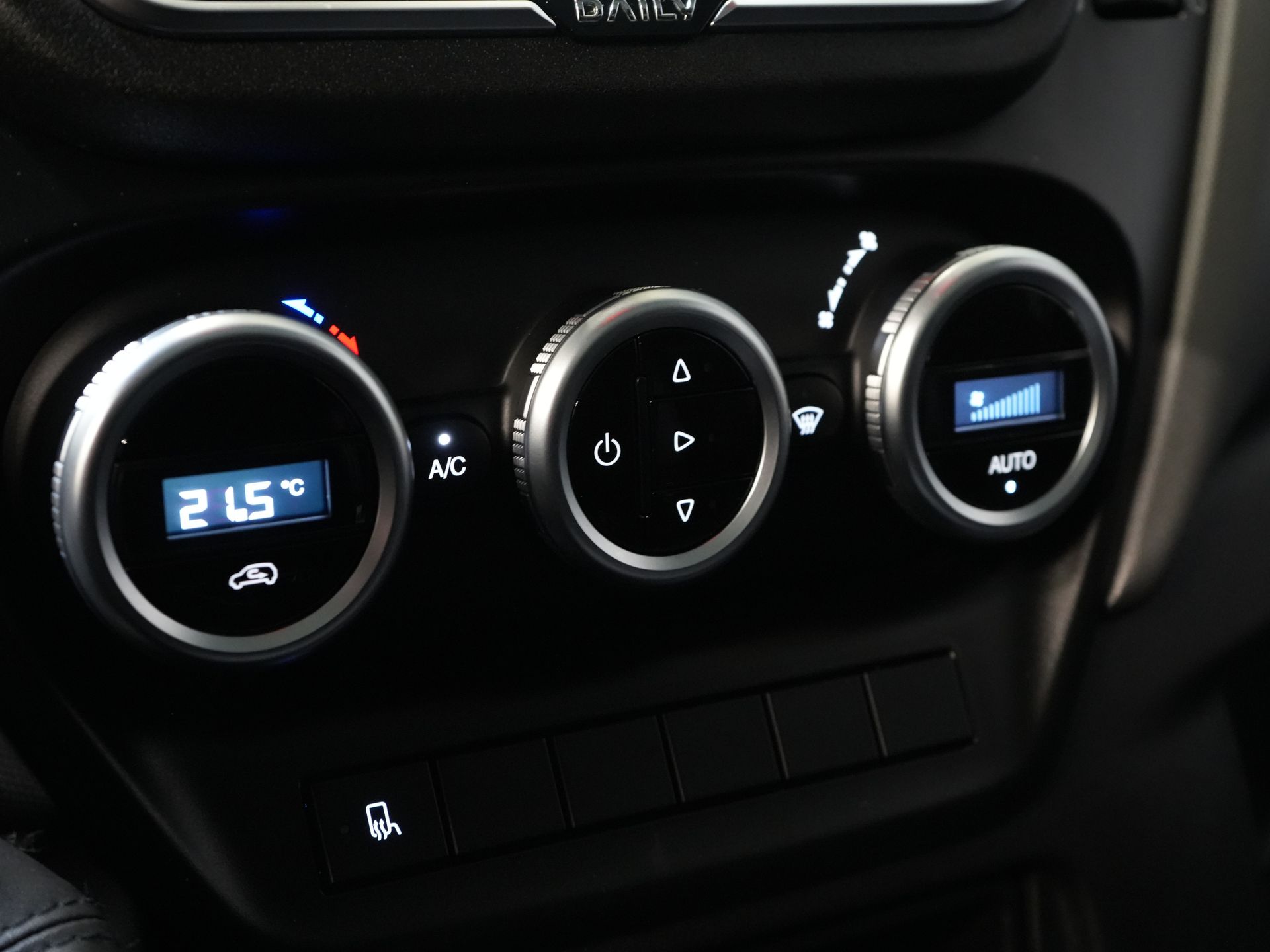 Iveco Daily Bakwagen 35S18HV 3.0 Aut. ZF BPM VRIJ! Bakwagen Laadklep/ Zijdeur/ LED/ Spoiler/ 3.5T trekverm./ Gev.Stoel/ Adapt.Cruise/ Navi/ Carplay/  20