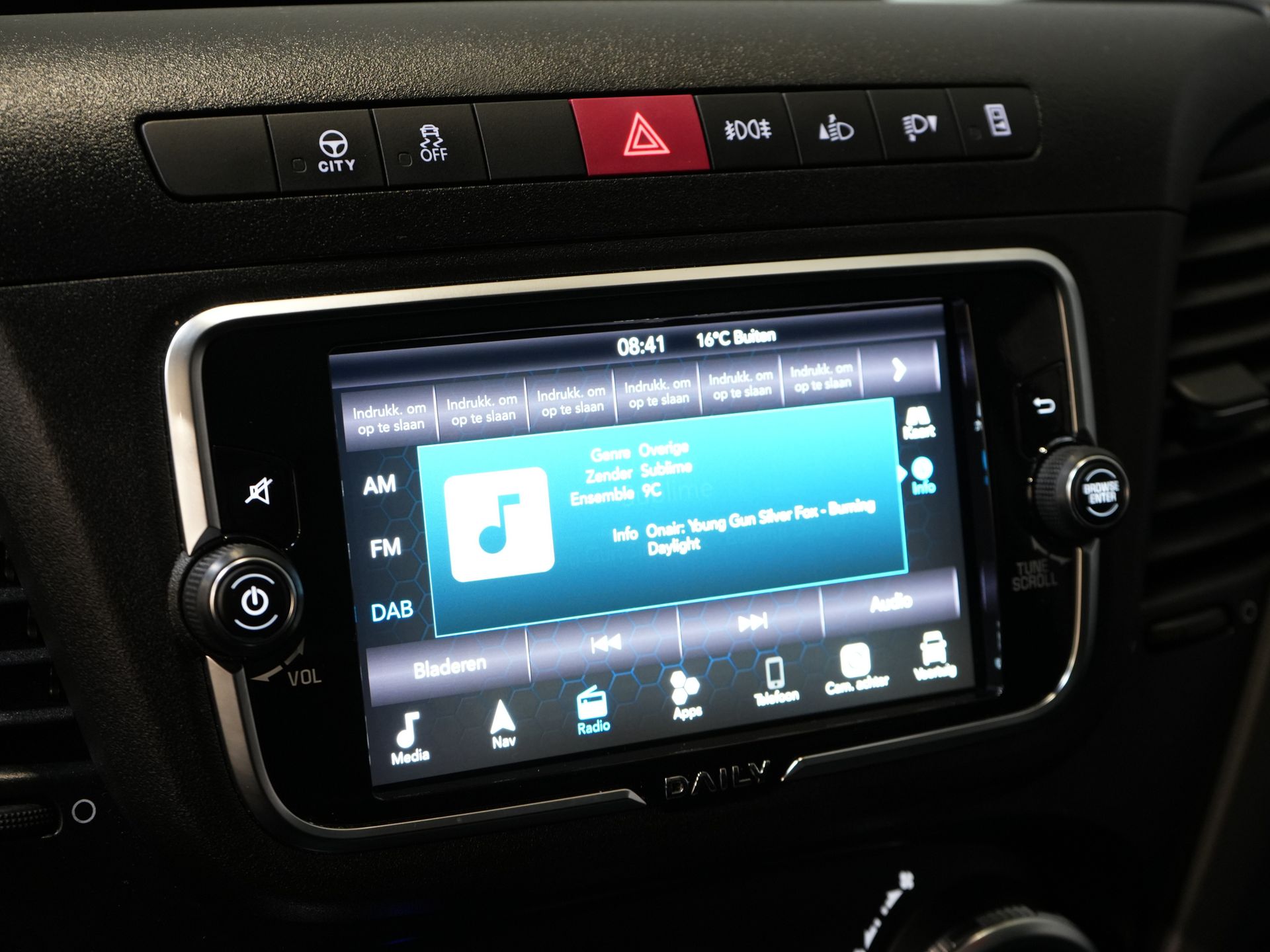 Iveco Daily Bakwagen 35S18HV 3.0 Aut. ZF BPM VRIJ! Bakwagen Laadklep/ Zijdeur/ LED/ Spoiler/ 3.5T trekverm./ Gev.Stoel/ Adapt.Cruise/ Navi/ Carplay/  22