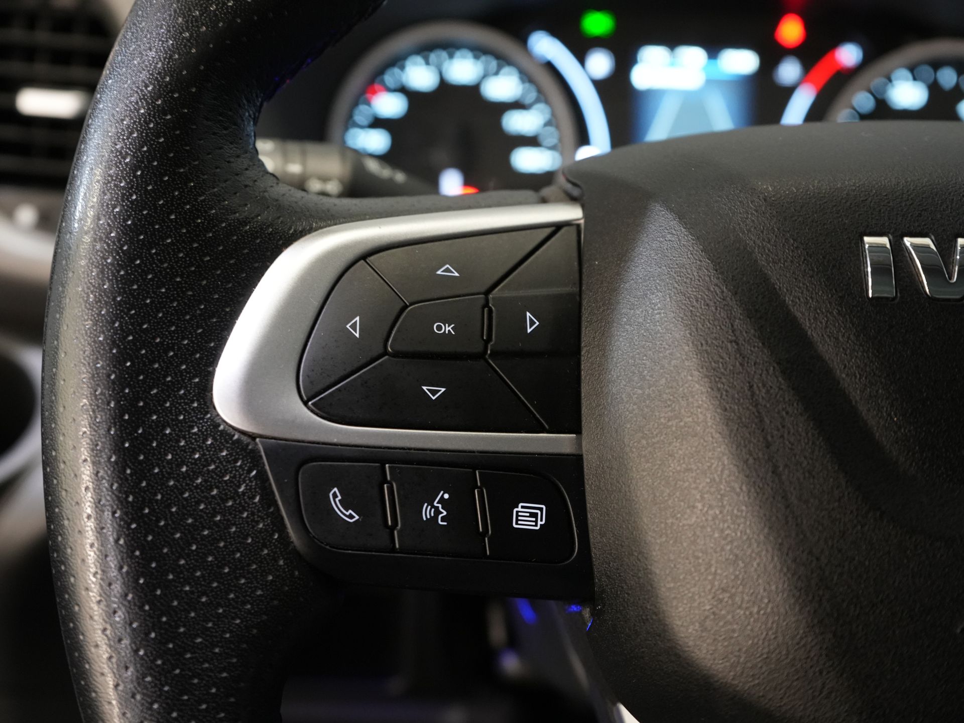 Iveco Daily Bakwagen 35S18HV 3.0 Aut. ZF BPM VRIJ! Bakwagen Laadklep/ LED/ Spoiler/ 3.5T Trekverm./ Gev.stoel/ Adapt.Cruise/ Navi/ Carplay/ Climate/  18