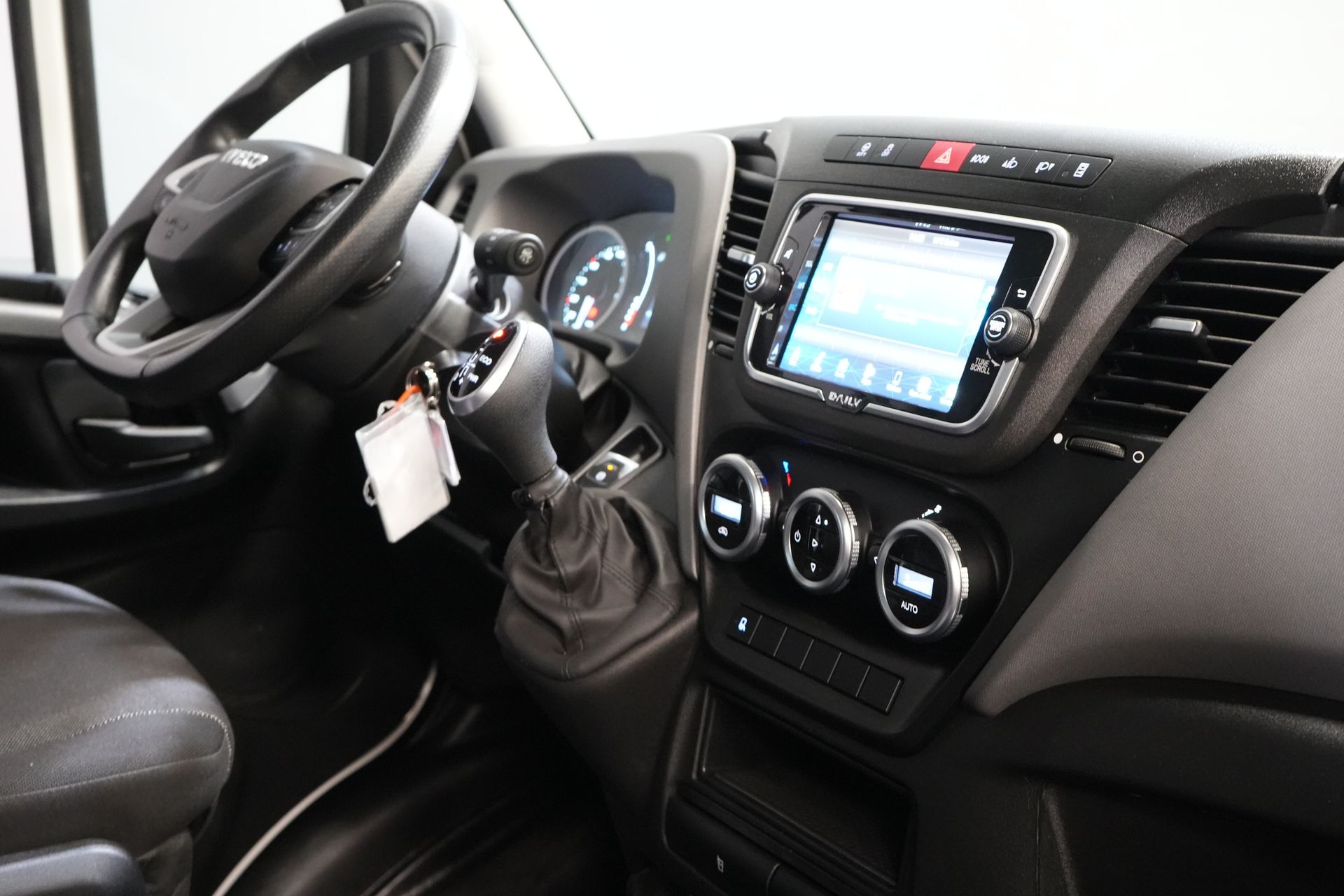 Iveco Daily Bakwagen 35S18HV 3.0 Aut. ZF BPM VRIJ! Bakwagen Laadklep/ LED/ Spoiler/ 3.5T Trekverm./ Gev.stoel/ Adapt.Cruise/ Navi/ Carplay/ Climate/  2