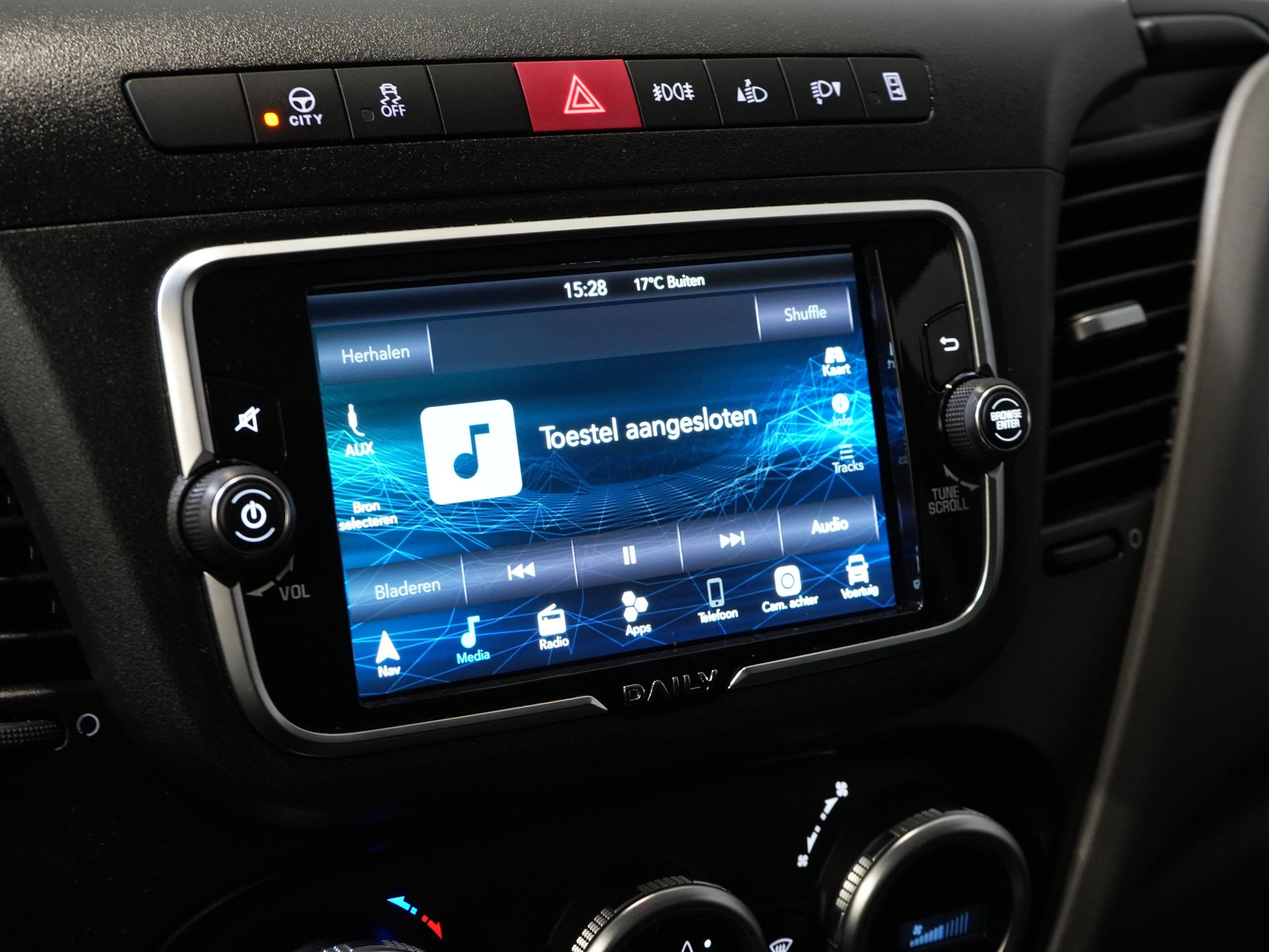 Iveco Daily Bakwagen 35S18HV 3.0 Aut. ZF BPM VRIJ! Bakwagen Laadklep/ LED/ Spoiler/ 3.5T Trekverm./ Gev.stoel/ Adapt.Cruise/ Navi/ Carplay/ Climate/  24