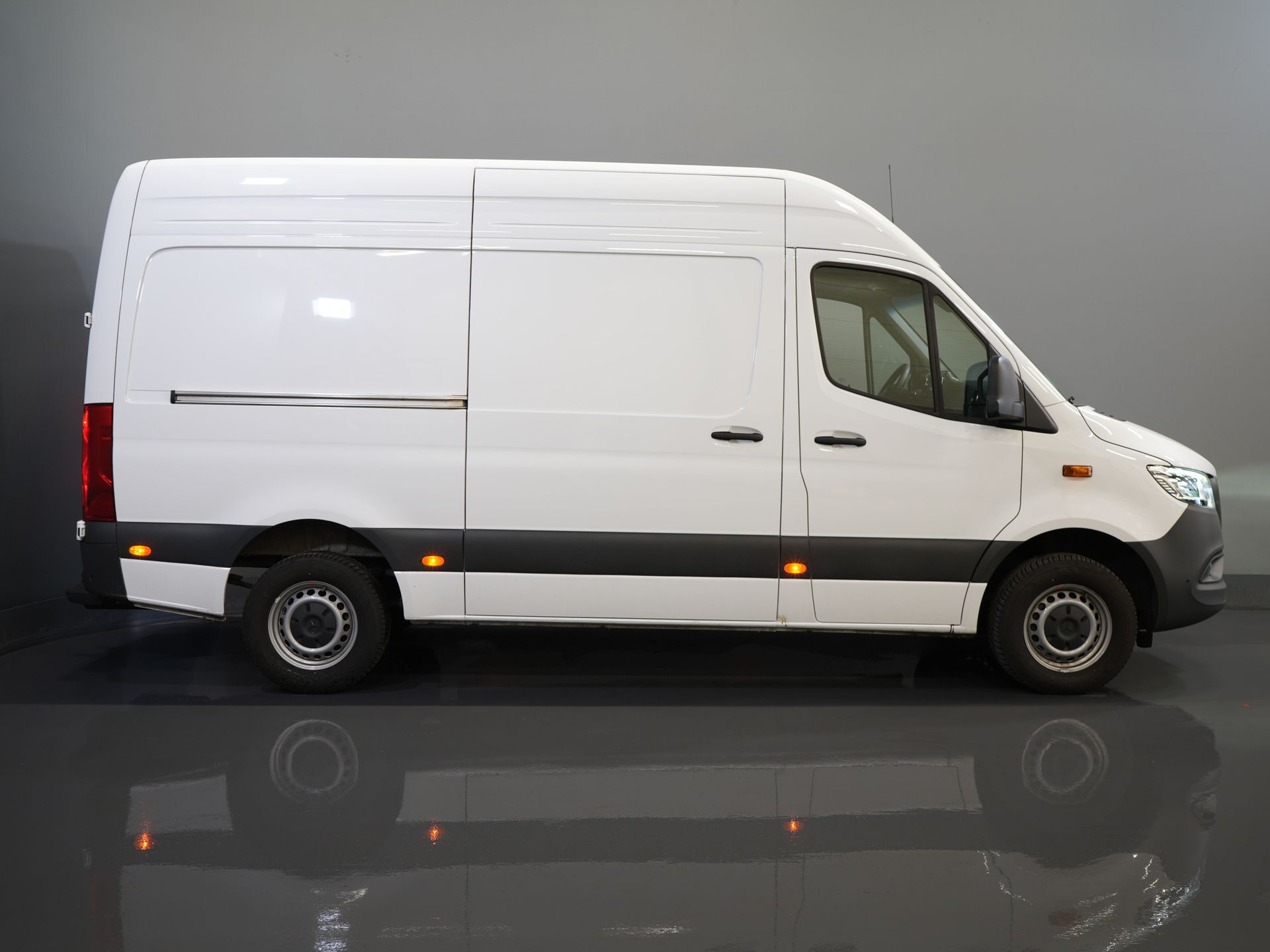 Mercedes-Benz Sprinter Bestelbus 317 CDI Aut. L2H2 BPM VRIJ! LED/ Gev.Stoel/ 270 Gr.Deuren/ Stoelverw./ Navi/ Camera/ PDC/ Cruise/ Airco/ DAB 10