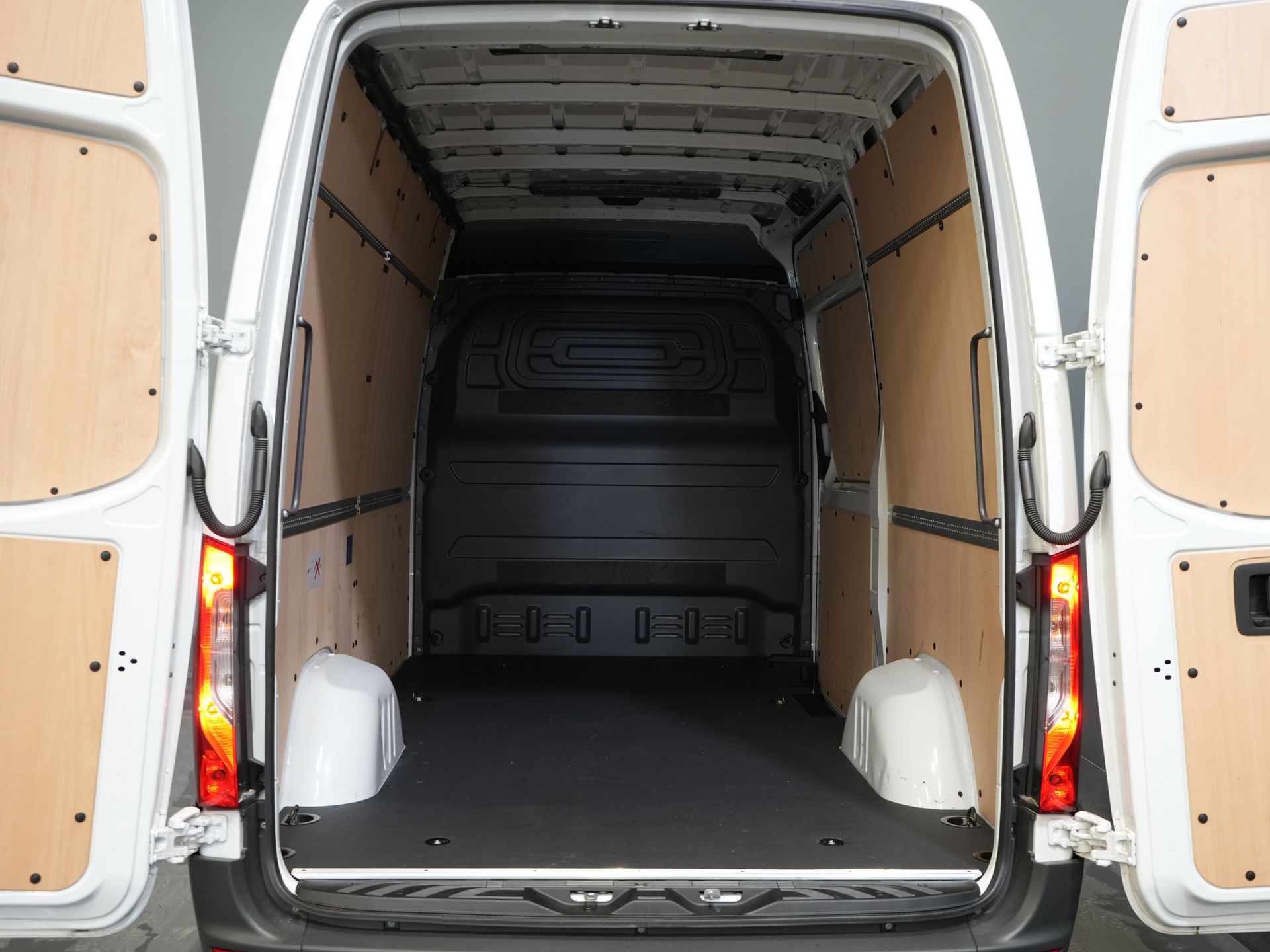 Mercedes-Benz Sprinter Bestelbus 317 CDI Aut. L2H2 BPM VRIJ! LED/ Gev.Stoel/ 270 Gr.Deuren/ Stoelverw./ Navi/ Camera/ PDC/ Cruise/ Airco/ DAB 14