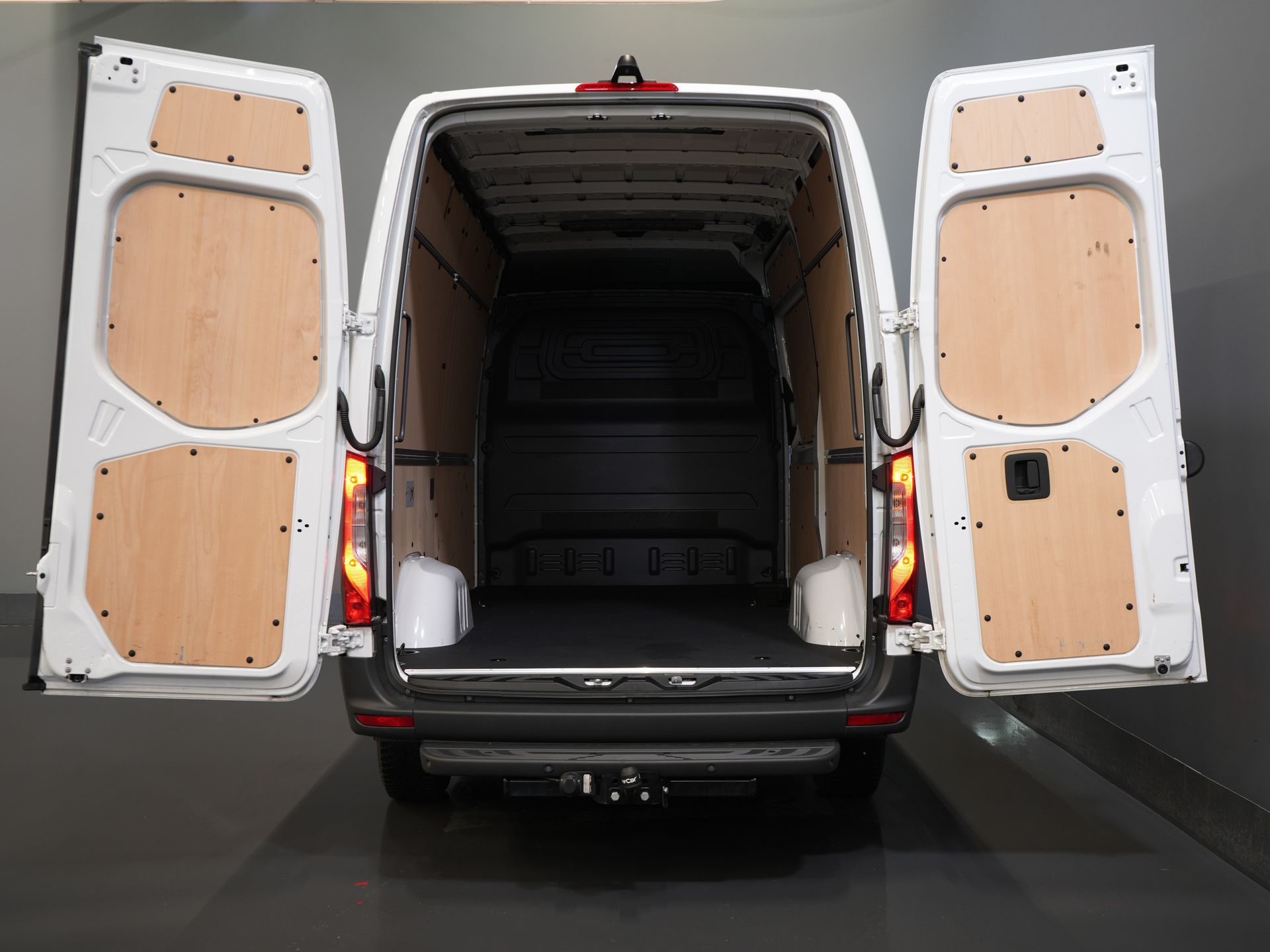 Mercedes-Benz Sprinter Bestelbus 317 CDI Aut. L2H2 BPM VRIJ! LED/ Gev.Stoel/ 270 Gr.Deuren/ Stoelverw./ Navi/ Camera/ PDC/ Cruise/ Airco/ DAB 4