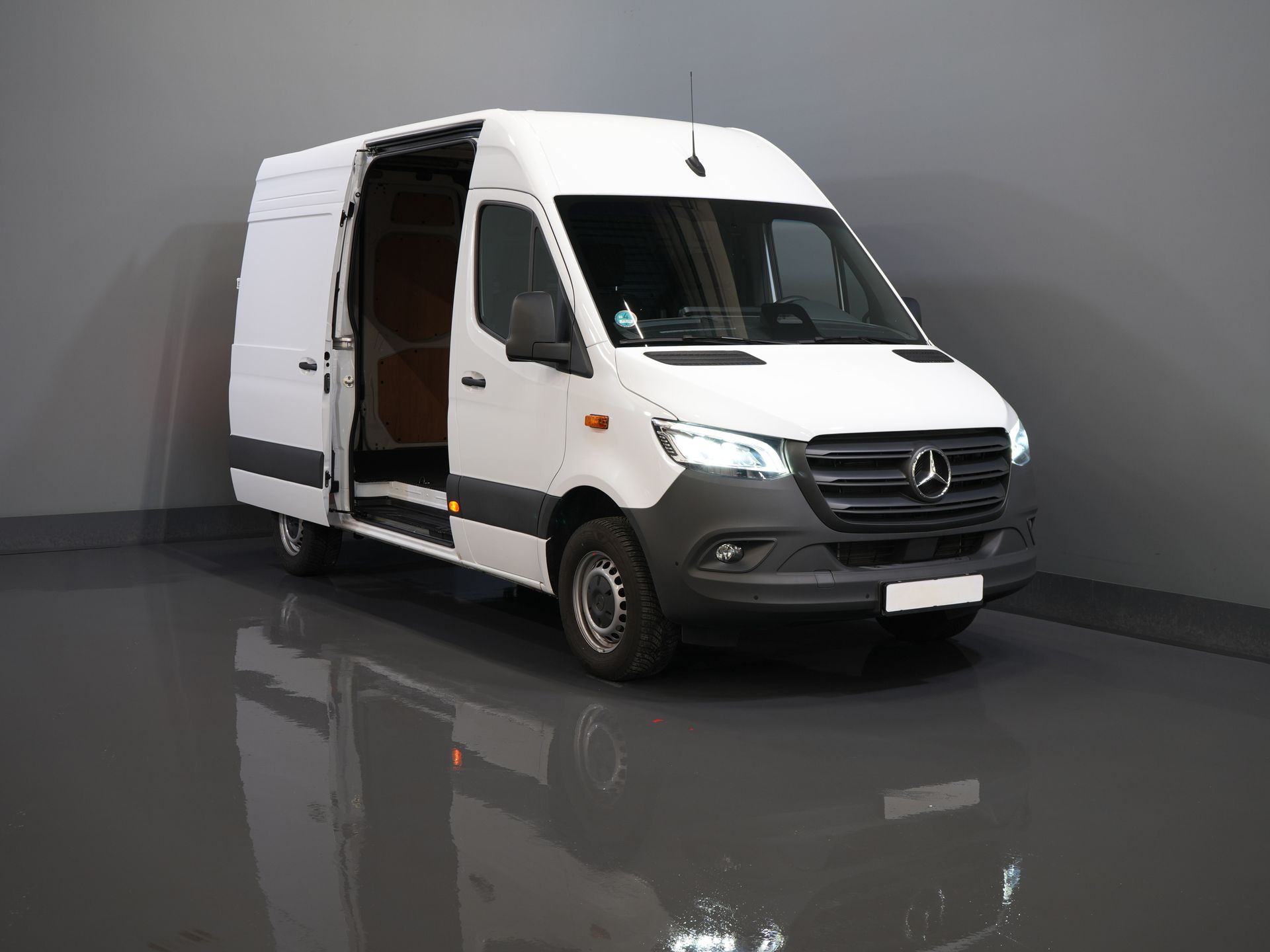 Mercedes-Benz Sprinter Bestelbus 317 CDI Aut. L2H2 BPM VRIJ! LED/ Gev.Stoel/ 270 Gr.Deuren/ Stoelverw./ Navi/ Camera/ PDC/ Cruise/ Airco/ DAB 8