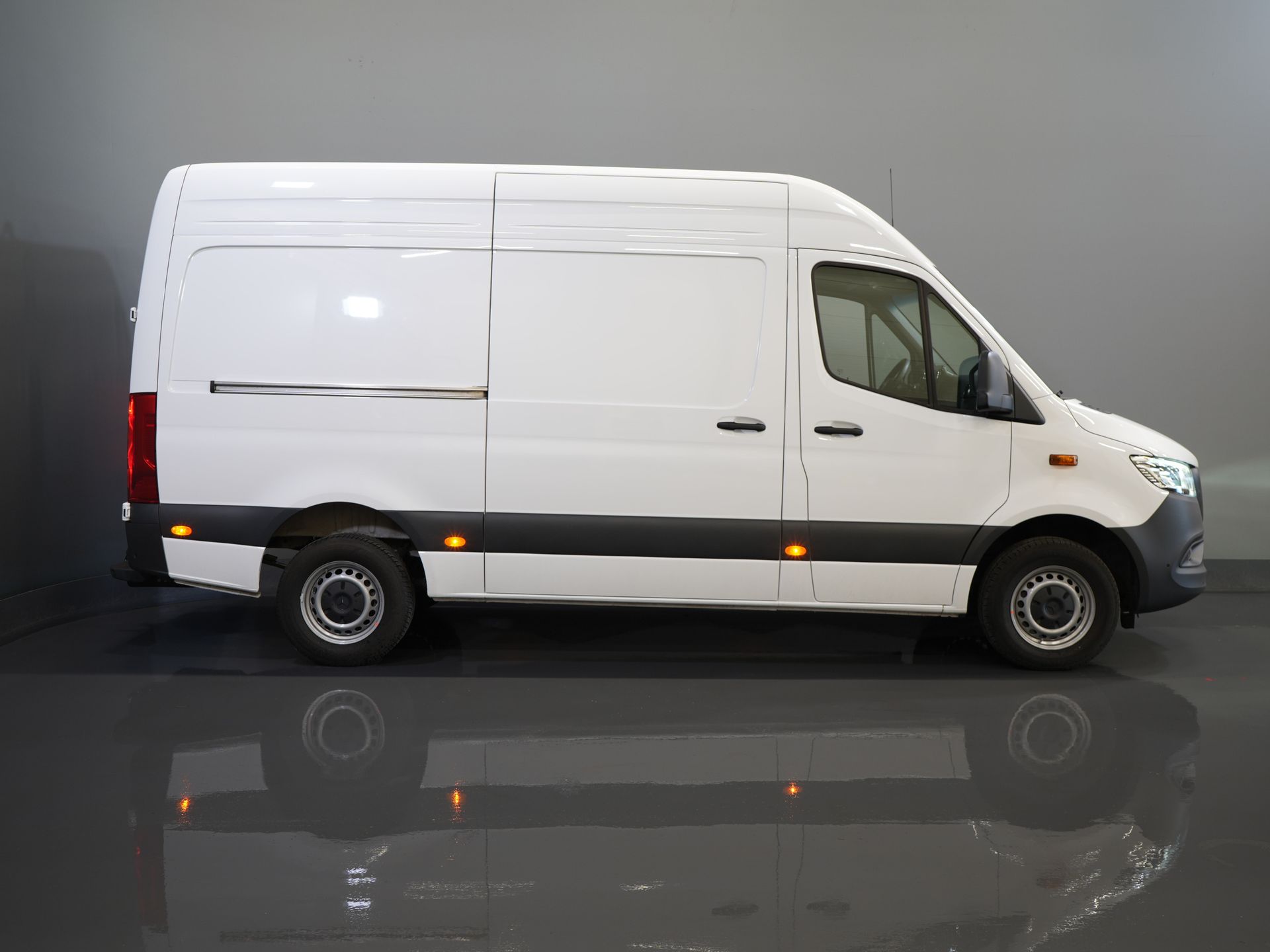 Mercedes-Benz Sprinter Bestelbus 317 CDI Aut. L2H2 BPM VRIJ! LED/ Gev.Stoel/ 270 Gr.Deuren/ Stoelverw./ Navi/ Camera/ Cruise/ Airco/ DAB / Trekhaak 10