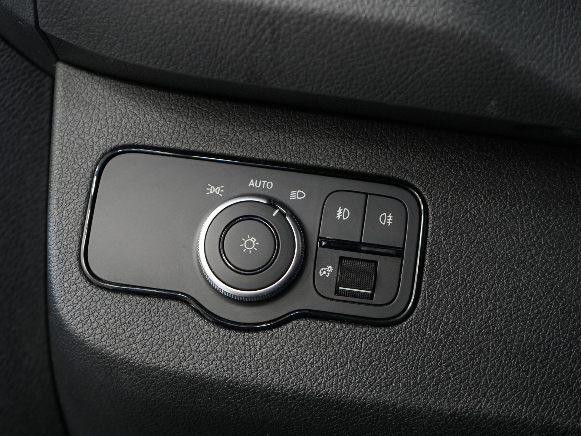 Mercedes-Benz Sprinter Bestelbus 317 CDI Aut. L2H2 BPM VRIJ! LED/ Gev.Stoel/ 270 Gr.Deuren/ Stoelverw./ Navi/ Camera/ Cruise/ Airco/ DAB / Trekhaak 17