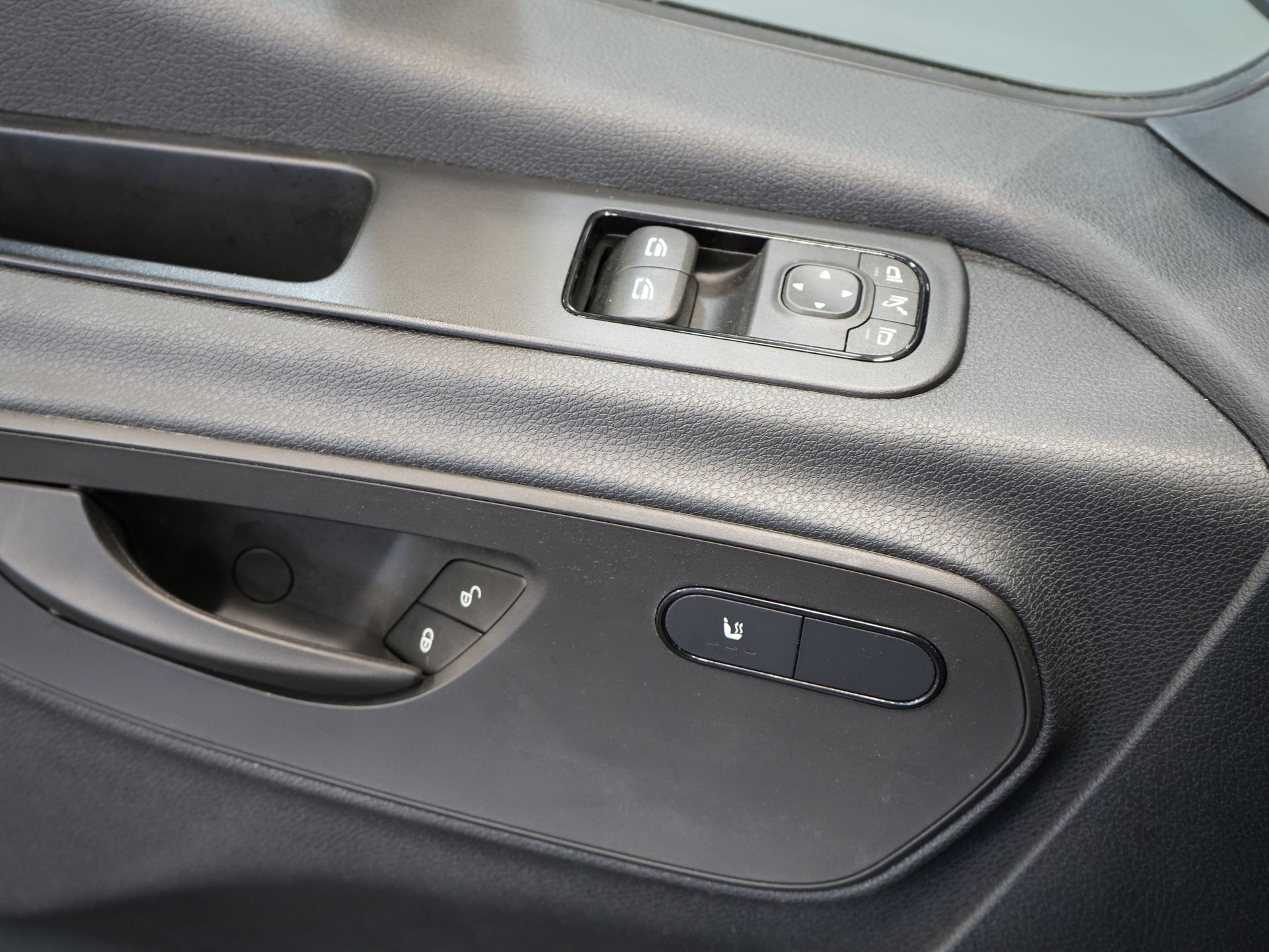 Mercedes-Benz Sprinter Bestelbus 317 CDI Aut. L2H2 BPM VRIJ! LED/ Gev.Stoel/ 270 Gr.Deuren/ Stoelverw./ Navi/ Camera/ Cruise/ Airco/ DAB / Trekhaak 18