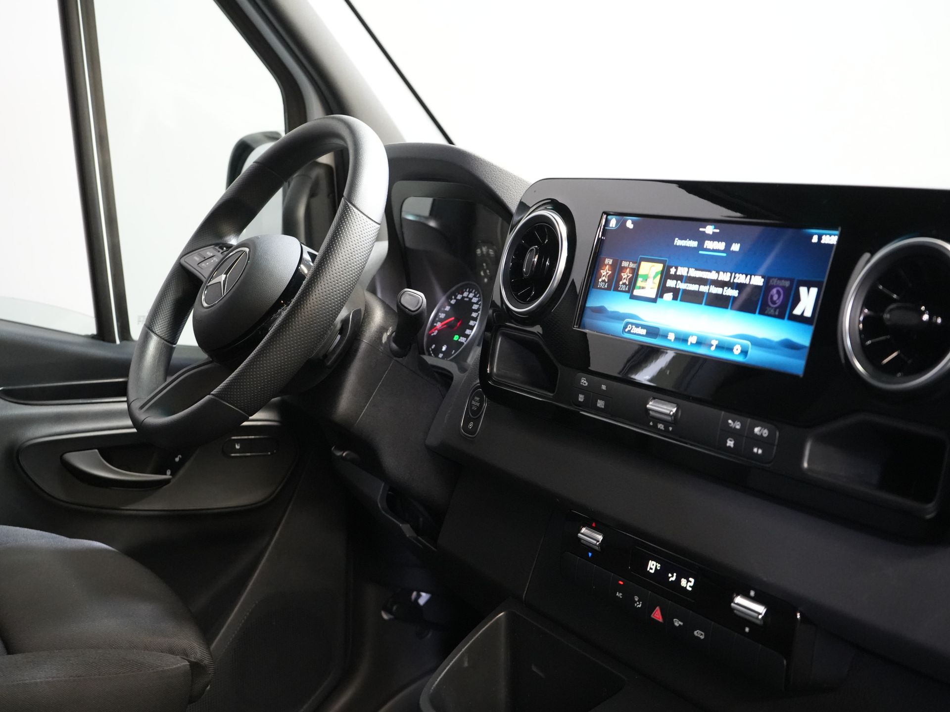 Mercedes-Benz Sprinter Bestelbus 317 CDI Aut. L2H2 BPM VRIJ! LED/ Gev.Stoel/ 270 Gr.Deuren/ Stoelverw./ Navi/ Camera/ Cruise/ Airco/ DAB / Trekhaak 2