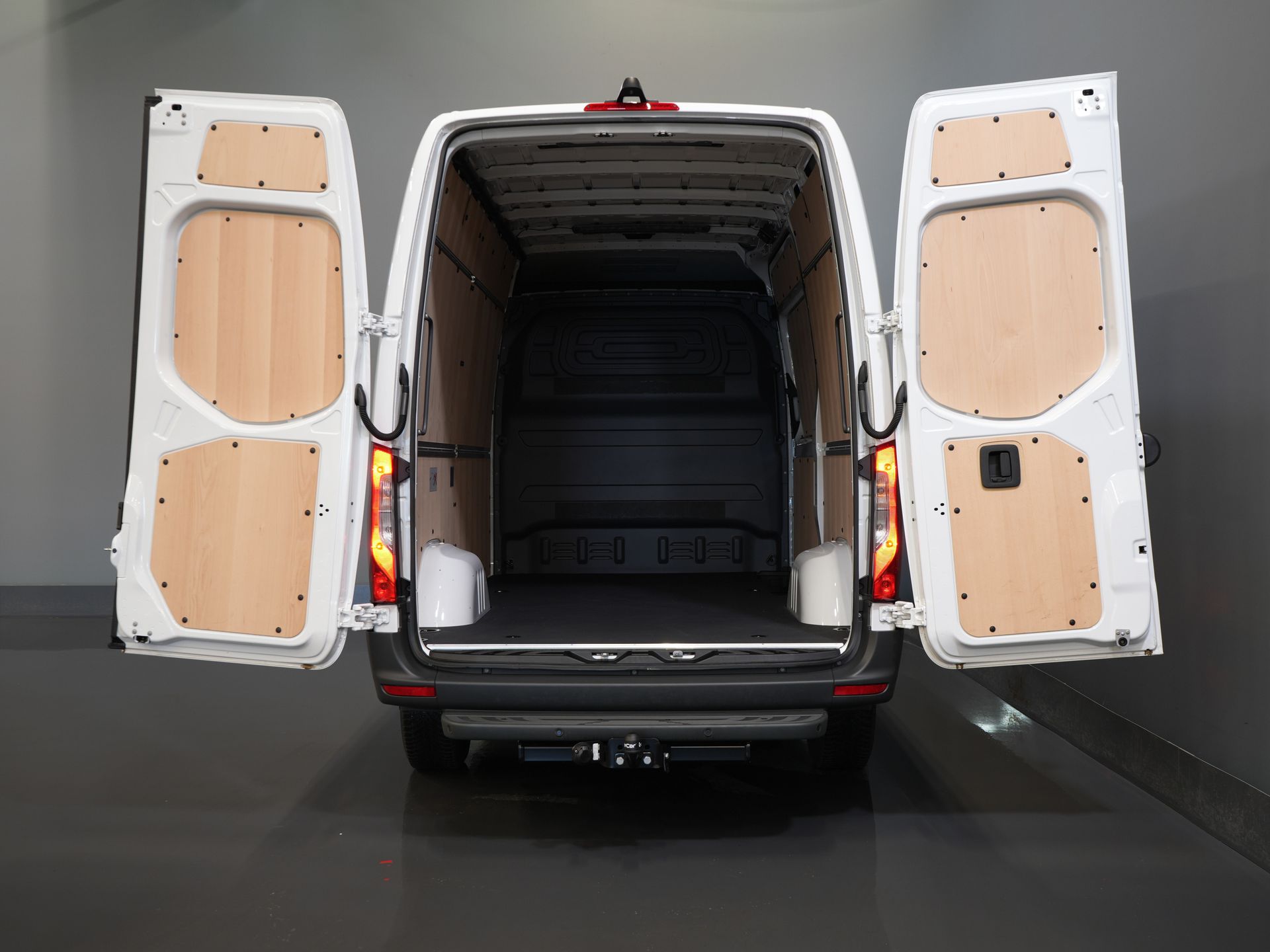 Mercedes-Benz Sprinter Bestelbus 317 CDI Aut. L2H2 BPM VRIJ! LED/ Gev.Stoel/ 270 Gr.Deuren/ Stoelverw./ Navi/ Camera/ Cruise/ Airco/ DAB / Trekhaak 4