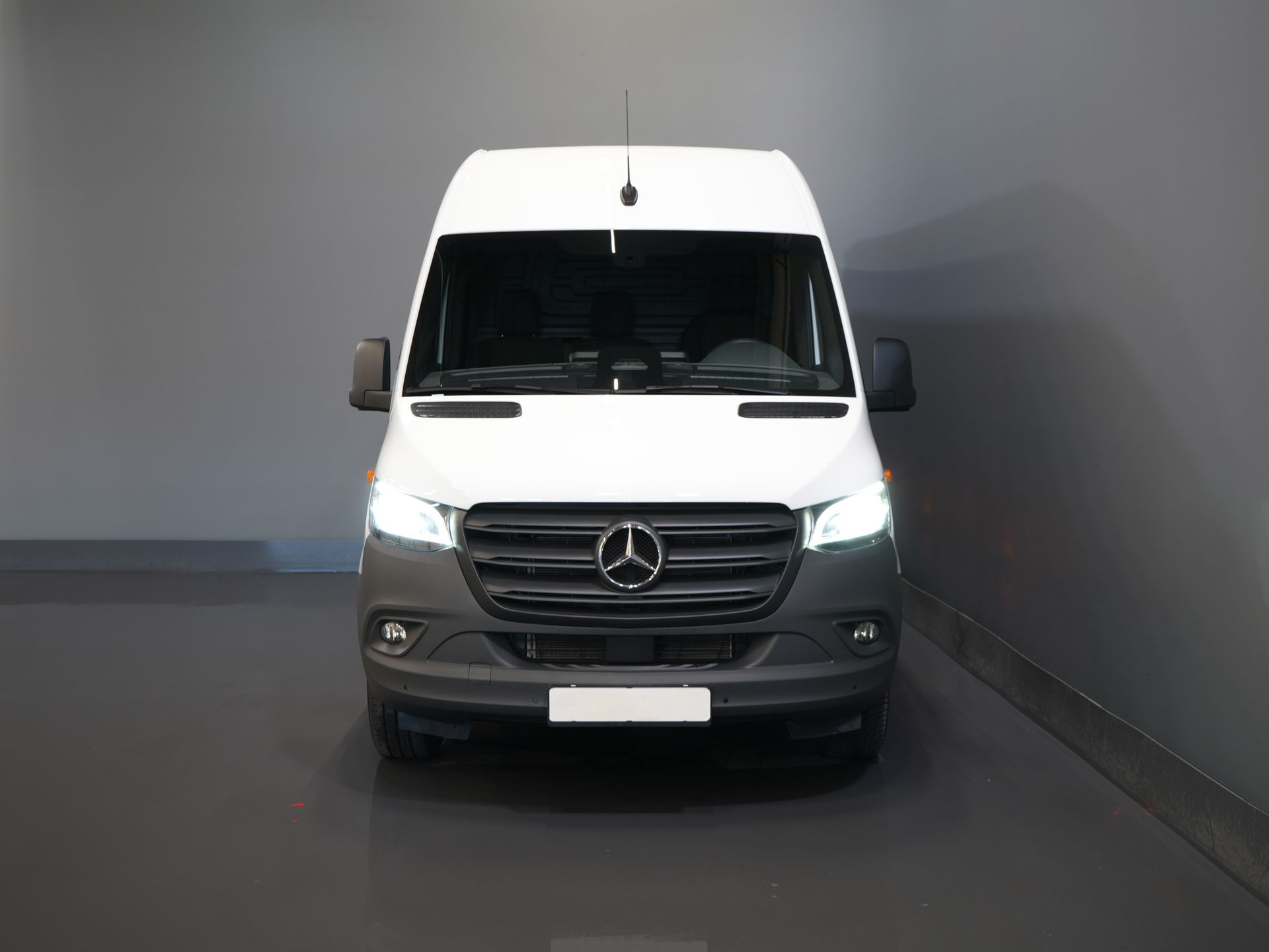 Mercedes-Benz Sprinter Bestelbus 317 CDI Aut. L2H2 BPM VRIJ! LED/ Gev.Stoel/ 270 Gr.Deuren/ Stoelverw./ Navi/ Camera/ Cruise/ Airco/ DAB / Trekhaak 6