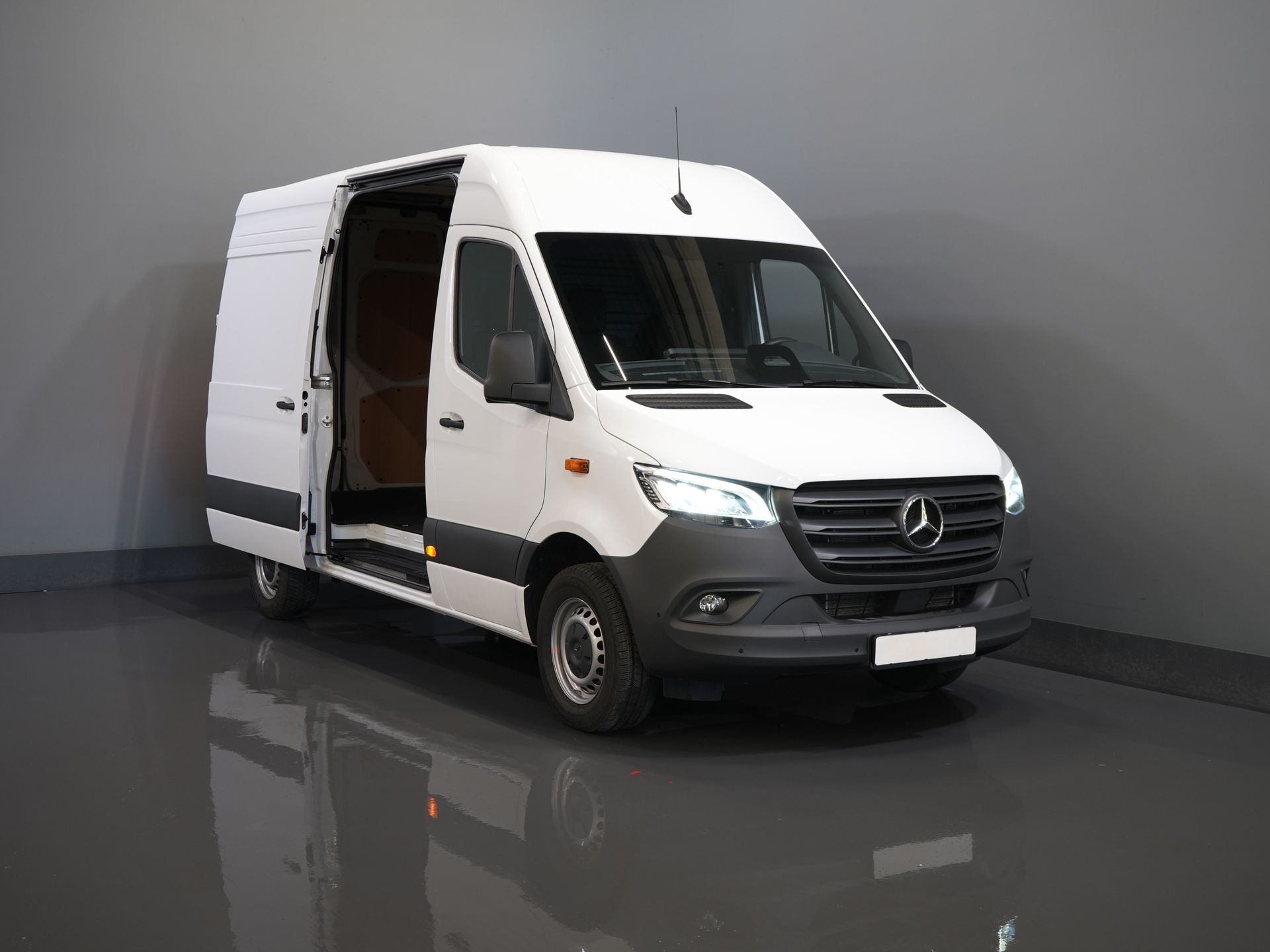 Mercedes-Benz Sprinter Bestelbus 317 CDI Aut. L2H2 BPM VRIJ! LED/ Gev.Stoel/ 270 Gr.Deuren/ Stoelverw./ Navi/ Camera/ Cruise/ Airco/ DAB / Trekhaak 8