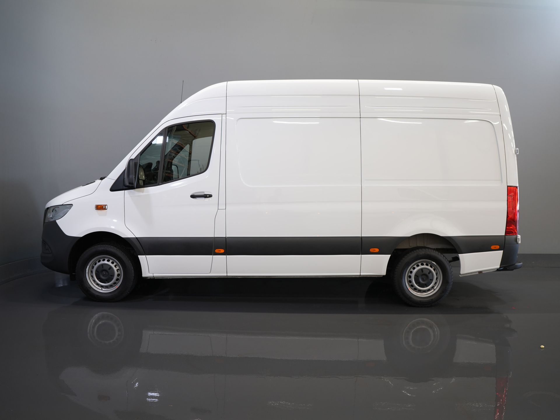 Mercedes-Benz Sprinter Bestelbus 317 CDI Aut. L2H2 BPM VRIJ! Gev.Stoel/ 270 Gr.Deuren/ Stoelverw./ Navi/ Camera/ Cruise/ Airco/ DAB 9