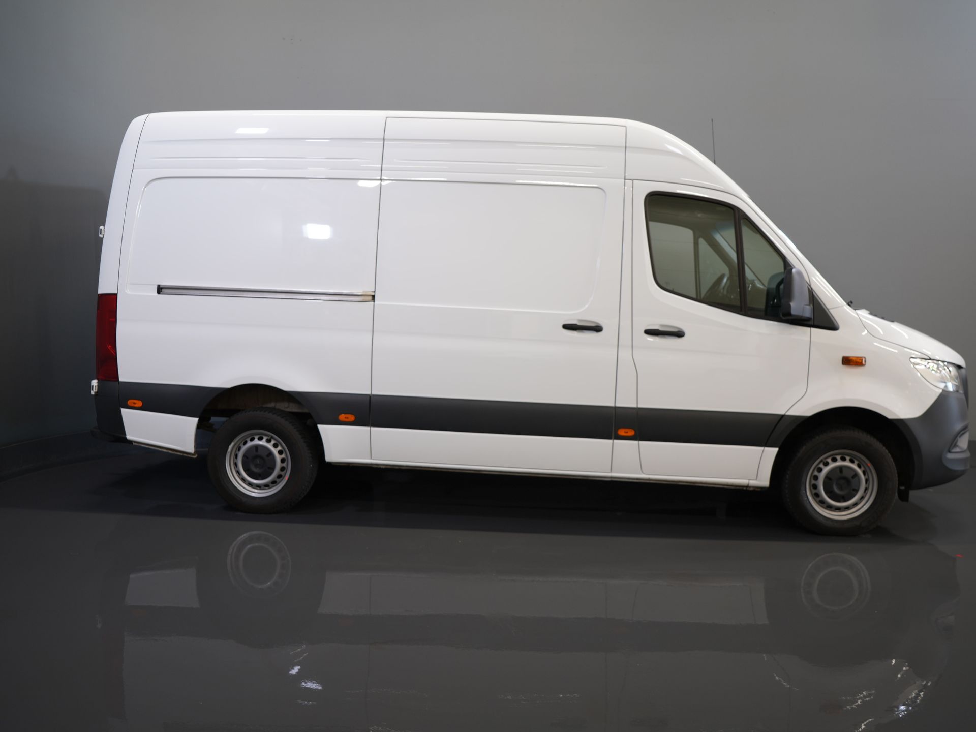 Mercedes-Benz Sprinter Bestelbus 317 CDI Aut. L2H2 BPM VRIJ! Gev.Stoel/ 270 Gr.Deuren/ Stoelverw./ Navi/ Camera/ Cruise/ Airco/ DAB 10
