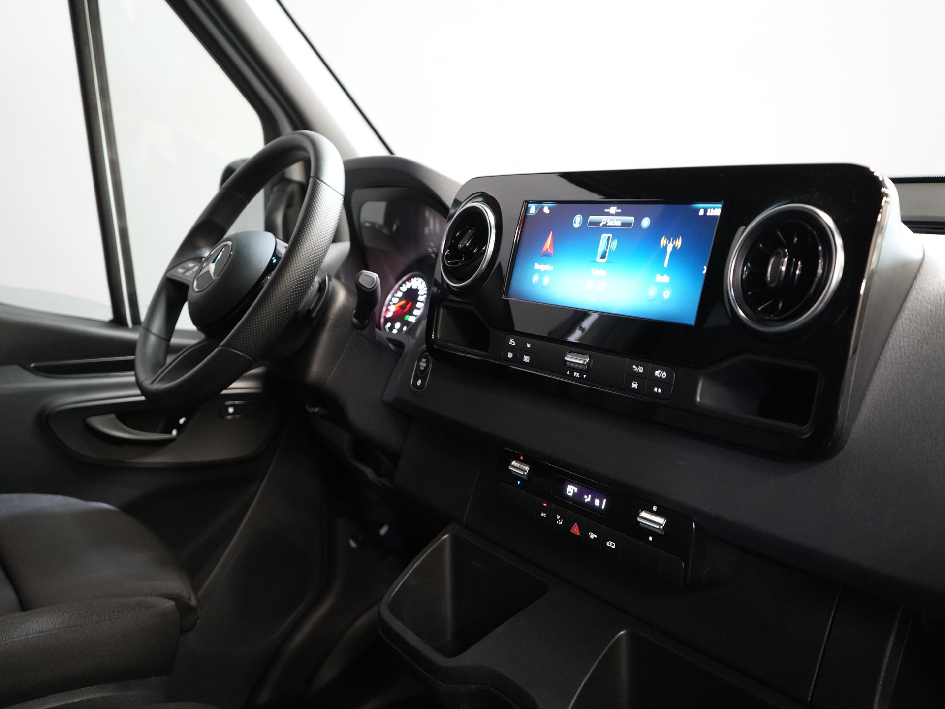 Mercedes-Benz Sprinter Bestelbus 317 CDI Aut. L2H2 BPM VRIJ! Gev.Stoel/ 270 Gr.Deuren/ Stoelverw./ Navi/ Camera/ Cruise/ Airco/ DAB 2