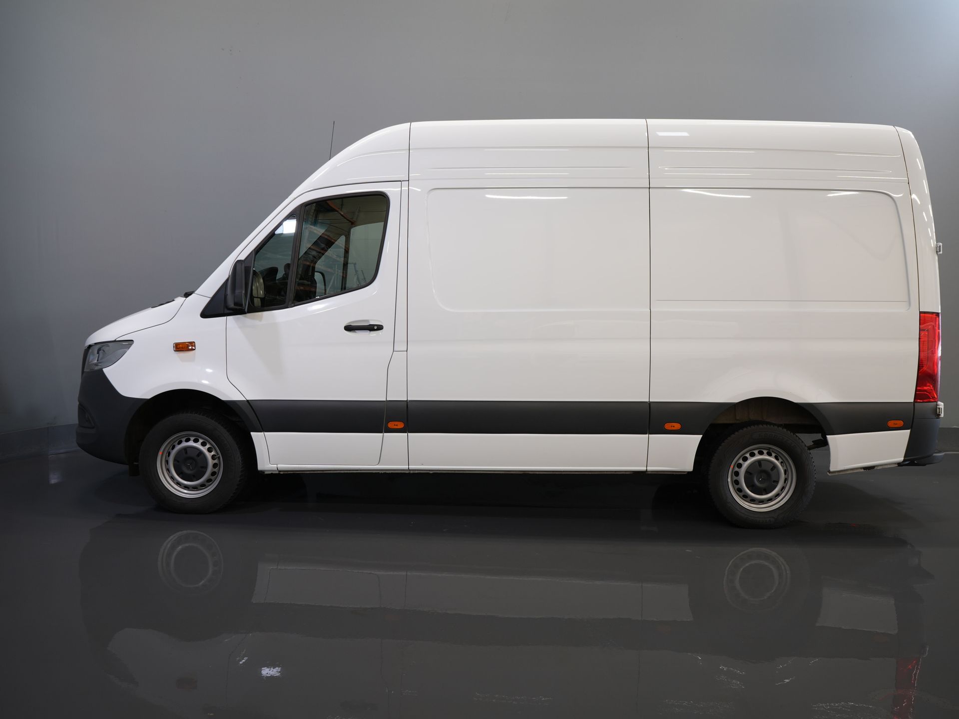 Mercedes-Benz Sprinter Bestelbus 317 CDI Aut. L2H2 BPM VRIJ! Gev.Stoel/ 270 Gr.Deuren/ Stoelverw./ Navi/ Camera/ Cruise/ Airco/ DAB 9