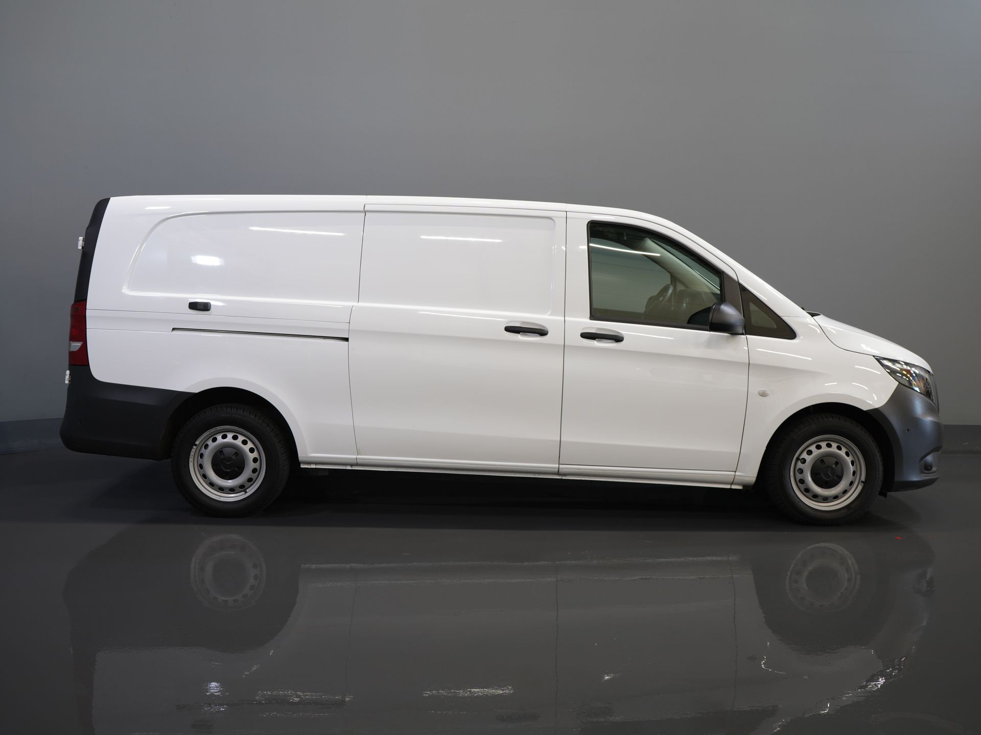 Mercedes-Benz Vito Bestelbus 116 CDI Aut. L2 BPM VRIJ! Carplay/ Stoelverw./ 270Gr. Deuren/ Cruise/ Airco/ Navi/ Camera/ PDC 10