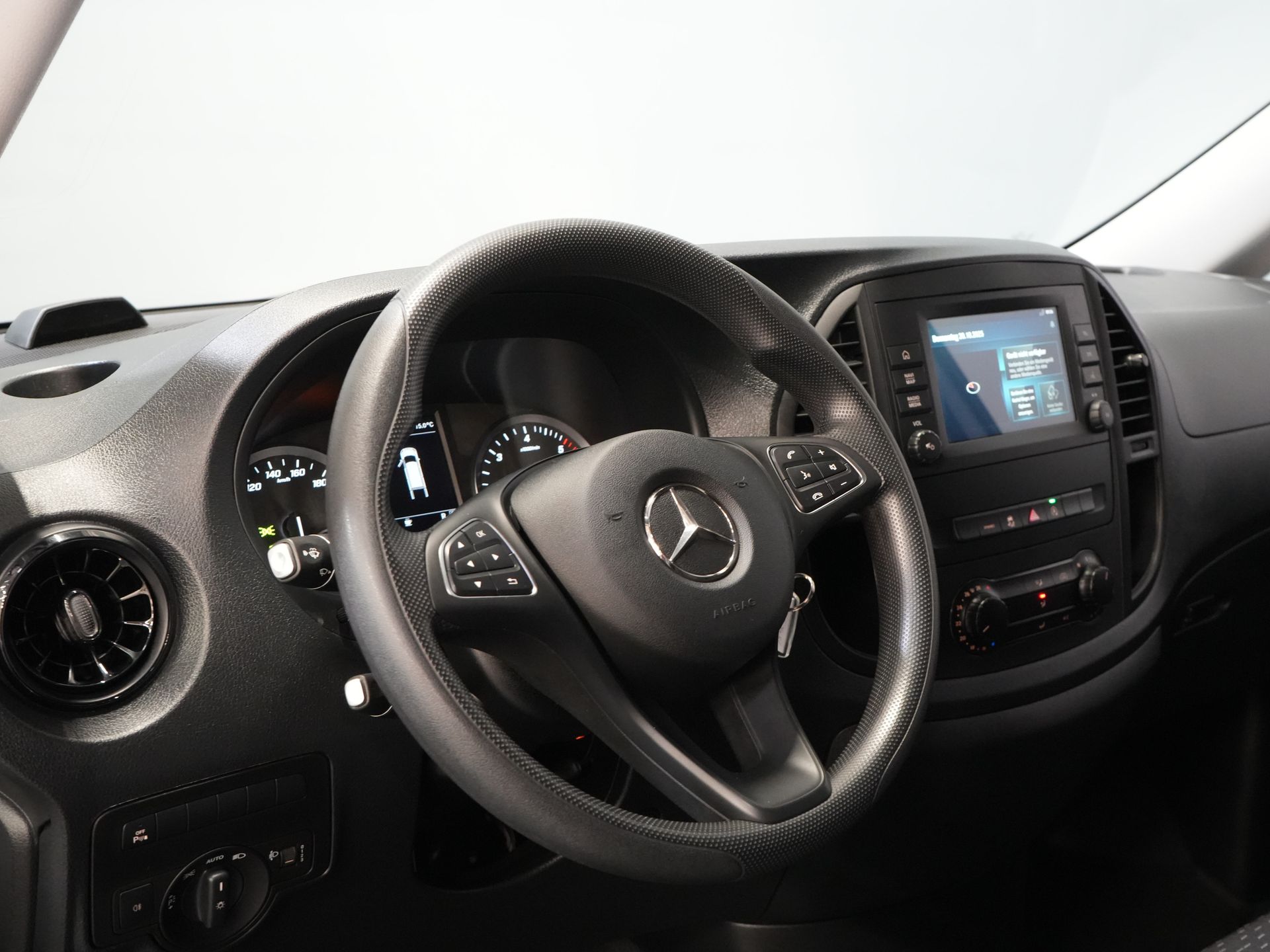 Mercedes-Benz Vito Bestelbus 116 CDI Aut. L2 BPM VRIJ! Carplay/ Stoelverw./ 270Gr. Deuren/ Cruise/ Airco/ Navi/ Camera/ PDC 13